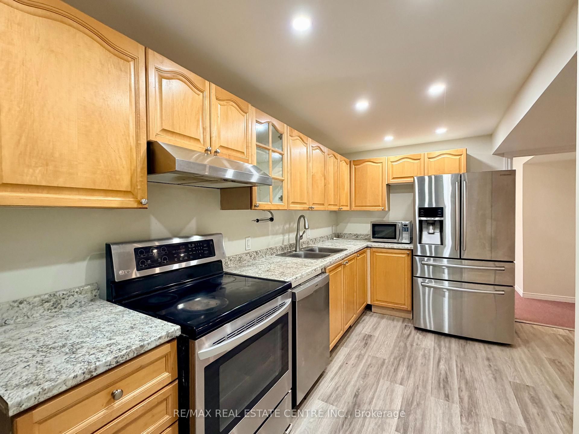 Photo 7 of 33 Evergreen Crescent, Wasaga Beach — HOMEH
