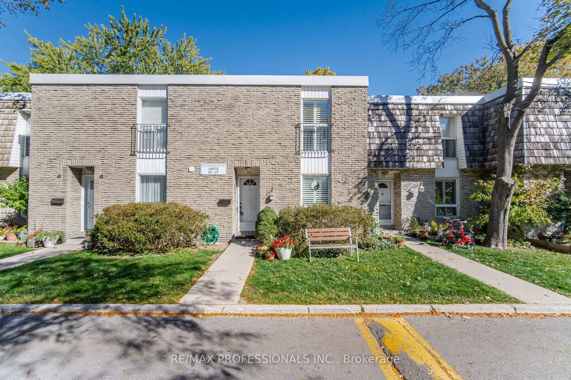 Photo 2 of Unit 94, 65 Old Burnhamthorpe Road, Etobicoke, Markland Wood — HOMEH