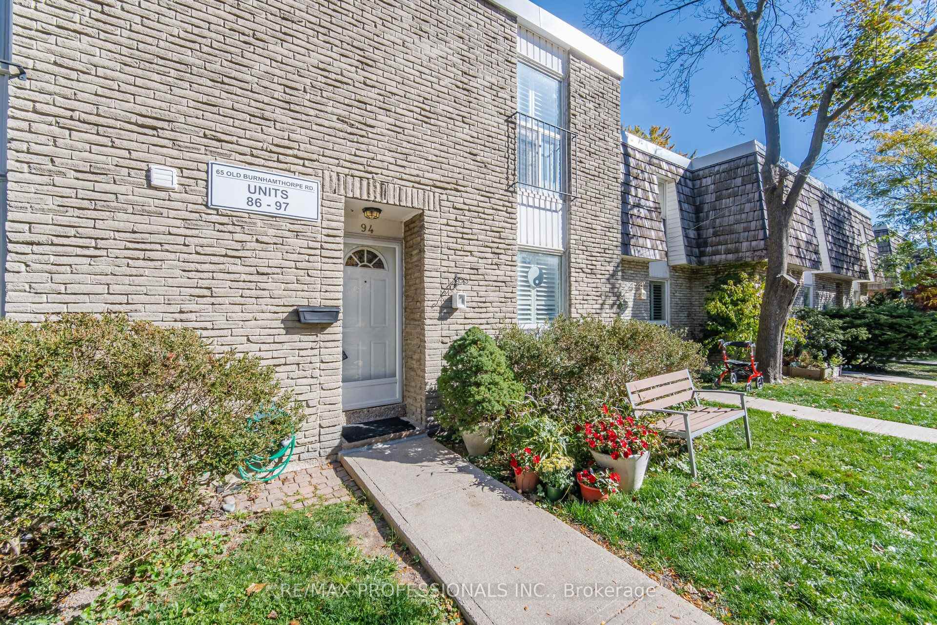 Photo 5 of Unit 94, 65 Old Burnhamthorpe Road, Etobicoke, Markland Wood — HOMEH