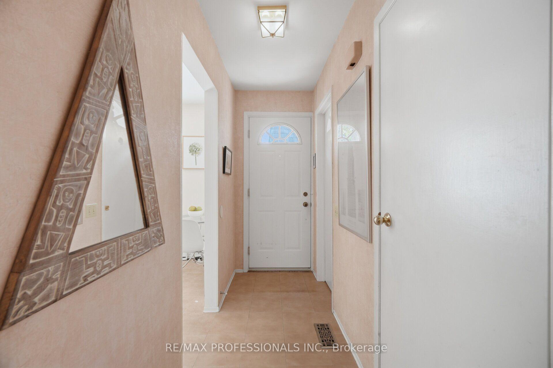 Photo 6 of Unit 94, 65 Old Burnhamthorpe Road, Etobicoke, Markland Wood — HOMEH