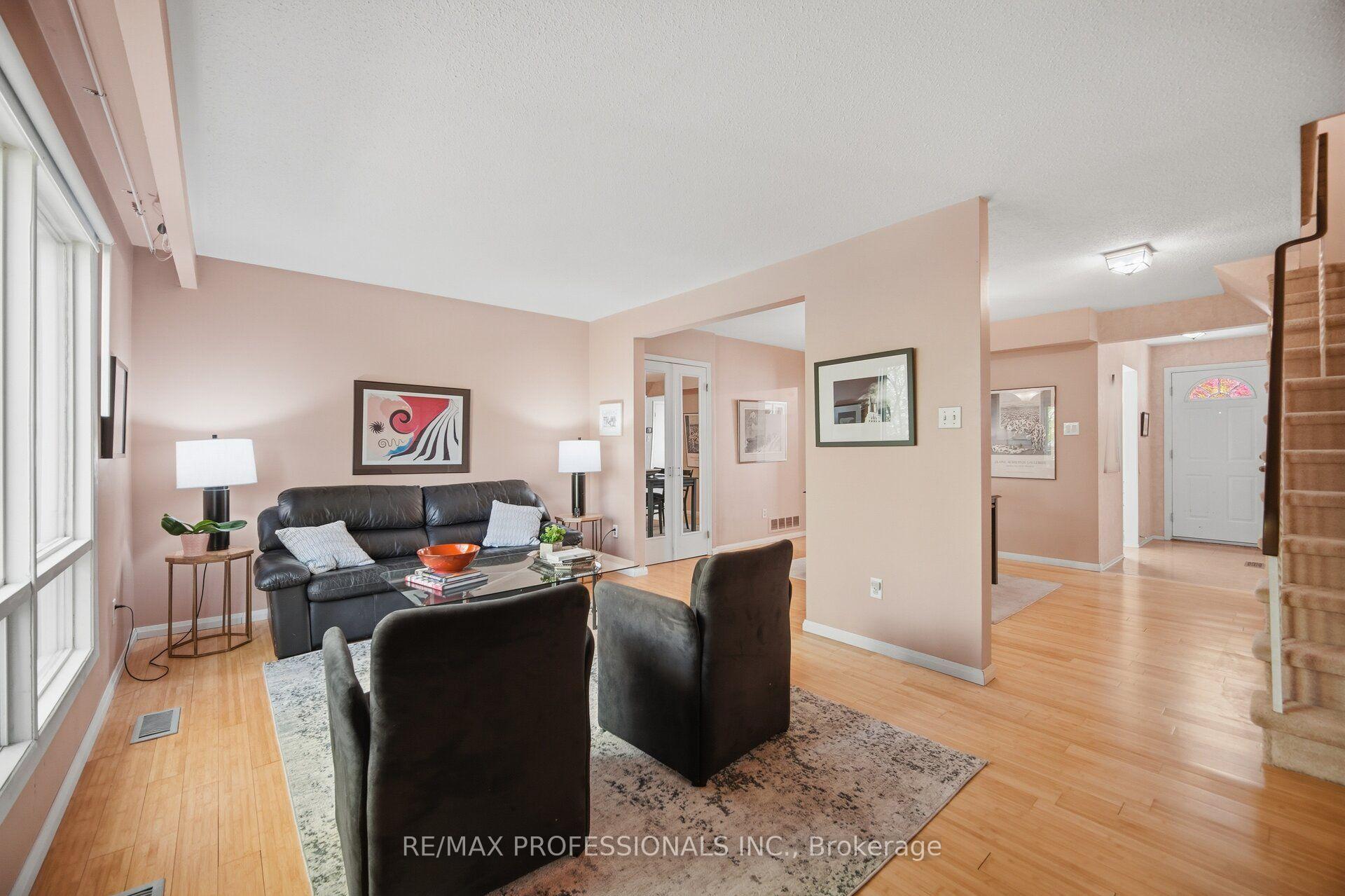 Photo 9 of Unit 94, 65 Old Burnhamthorpe Road, Etobicoke, Markland Wood — HOMEH