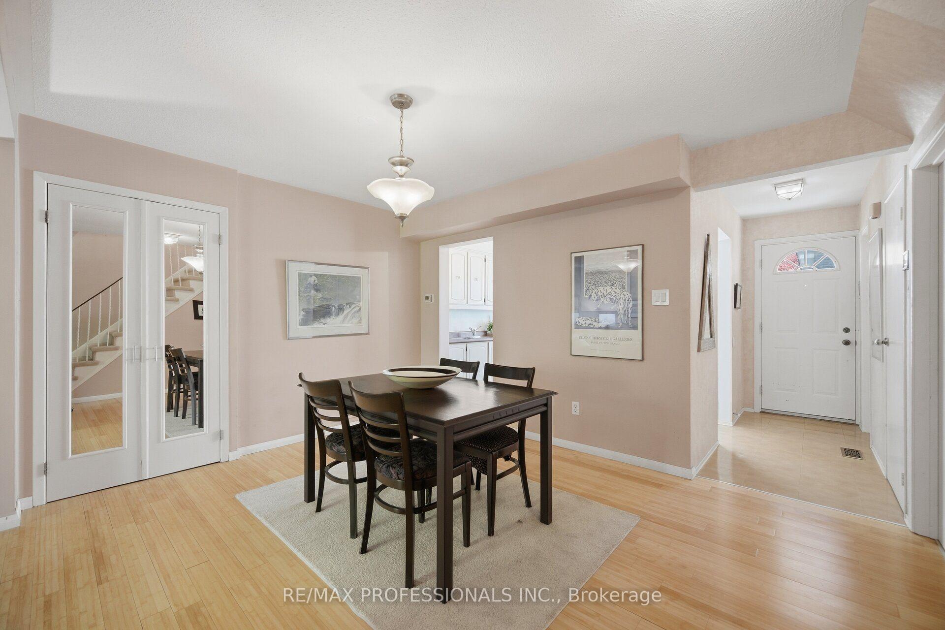 Photo 10 of Unit 94, 65 Old Burnhamthorpe Road, Etobicoke, Markland Wood — HOMEH