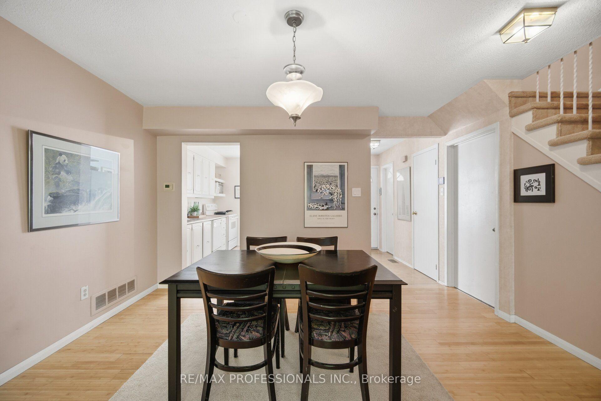Photo 11 of Unit 94, 65 Old Burnhamthorpe Road, Etobicoke, Markland Wood — HOMEH
