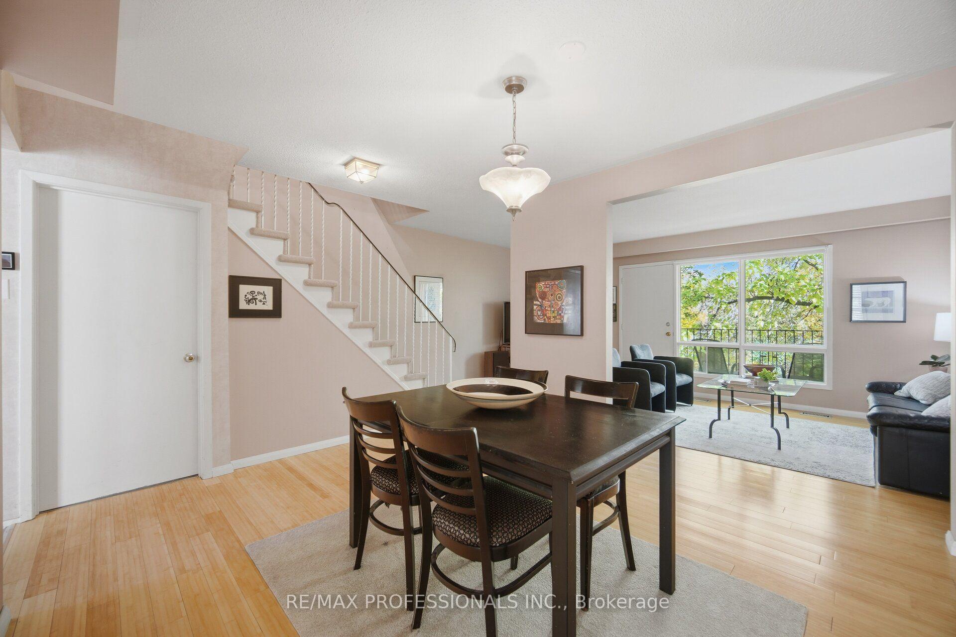 Photo 12 of Unit 94, 65 Old Burnhamthorpe Road, Etobicoke, Markland Wood — HOMEH