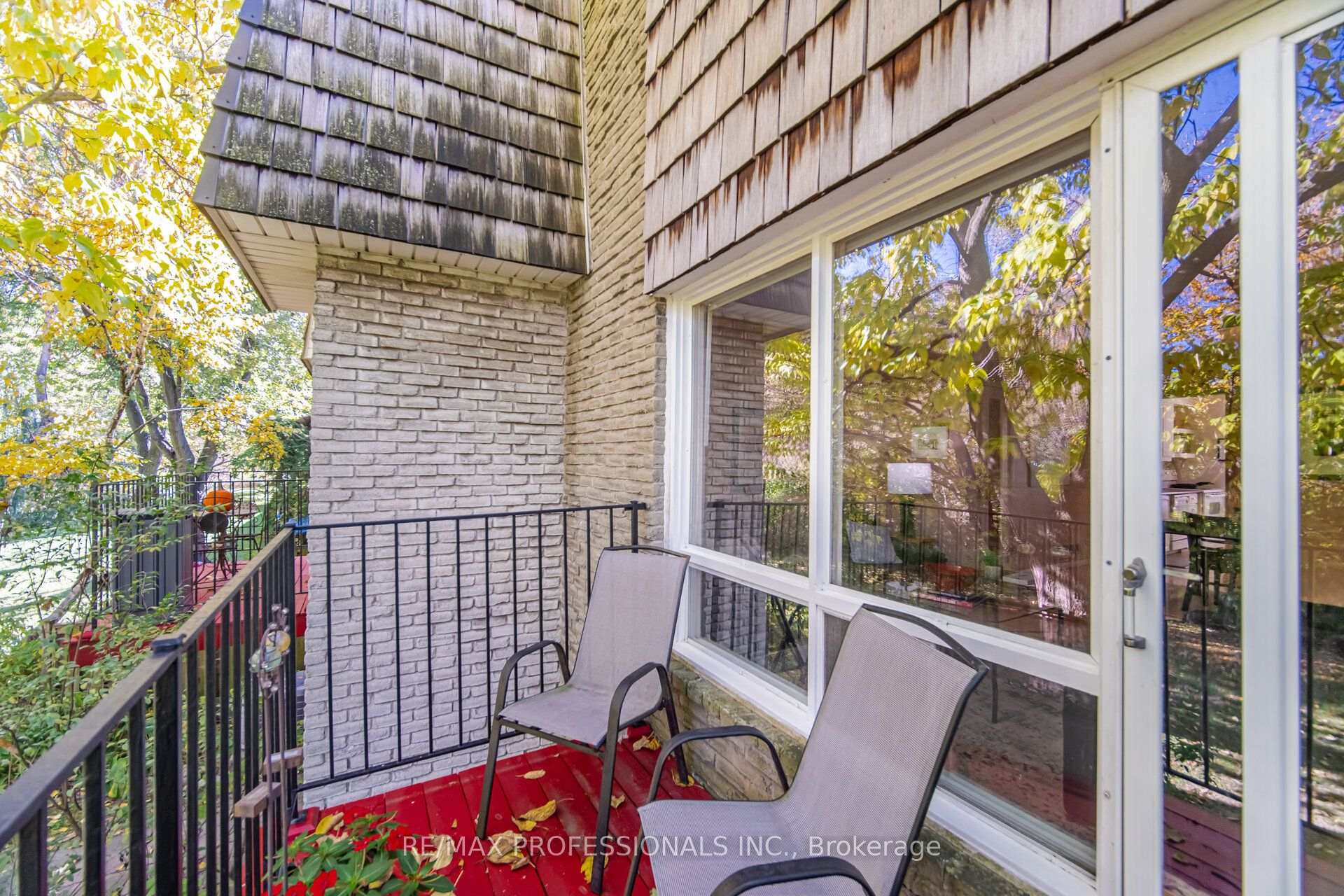 Photo 19 of Unit 94, 65 Old Burnhamthorpe Road, Etobicoke, Markland Wood — HOMEH