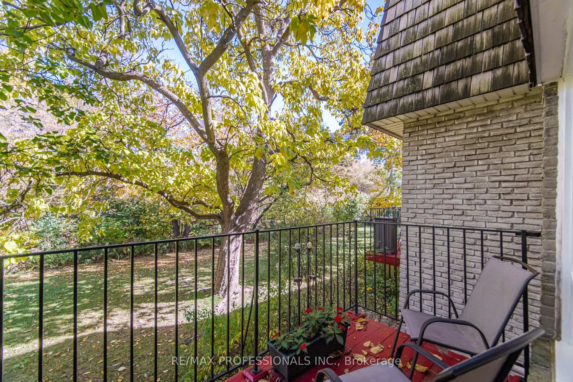 Photo 20 of Unit 94, 65 Old Burnhamthorpe Road, Etobicoke, Markland Wood — HOMEH