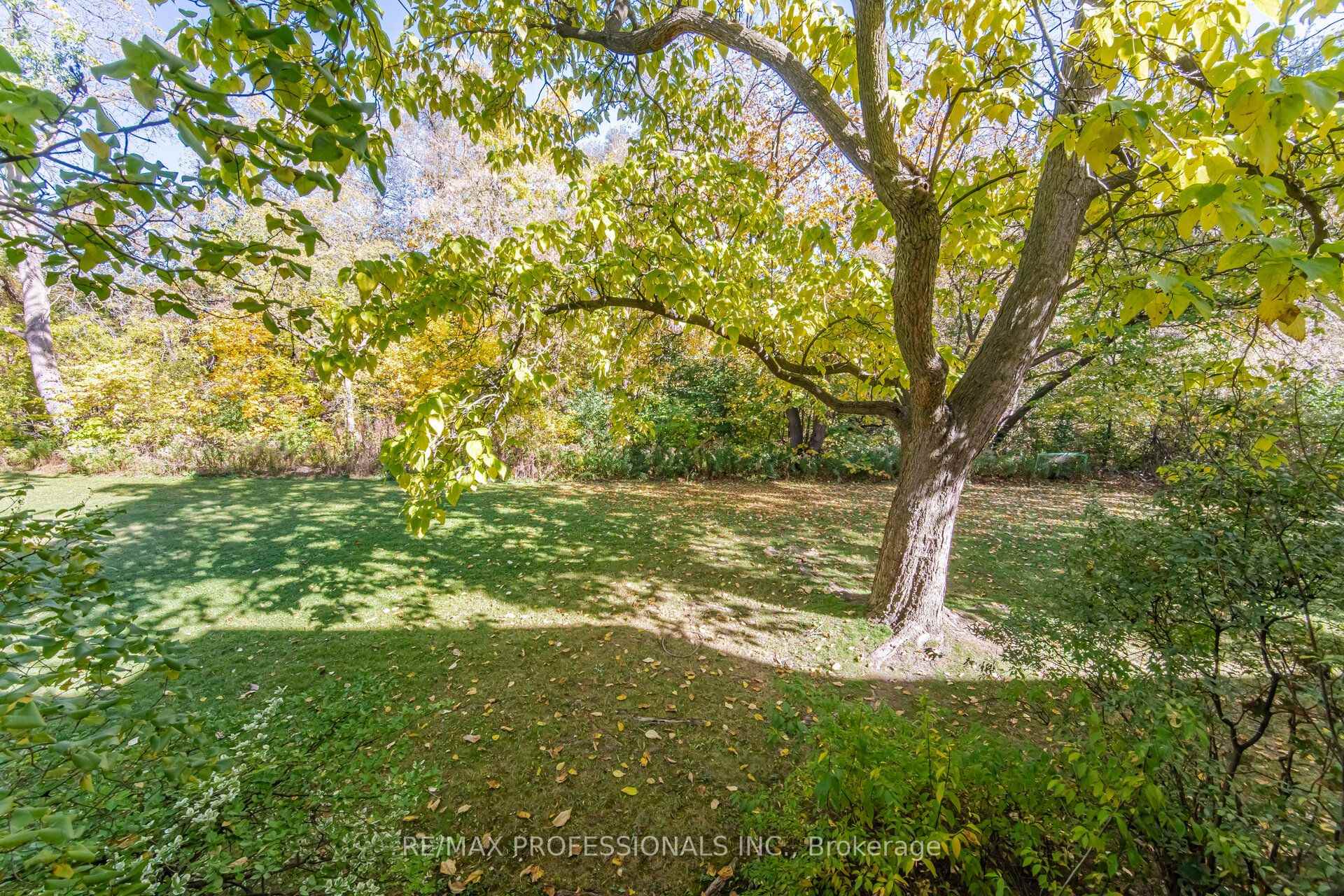 Photo 21 of Unit 94, 65 Old Burnhamthorpe Road, Etobicoke, Markland Wood — HOMEH