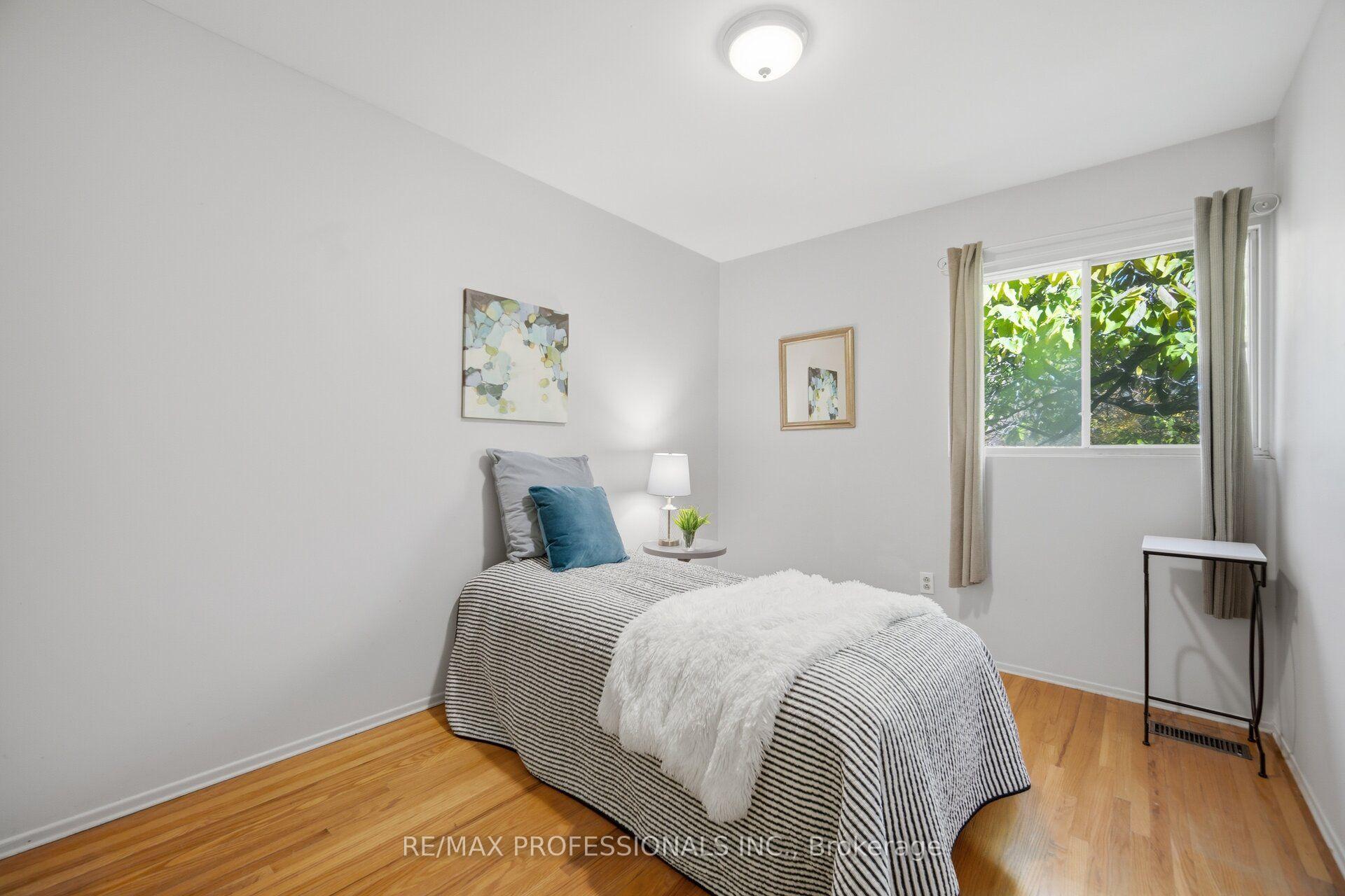 Photo 32 of Unit 94, 65 Old Burnhamthorpe Road, Etobicoke, Markland Wood — HOMEH