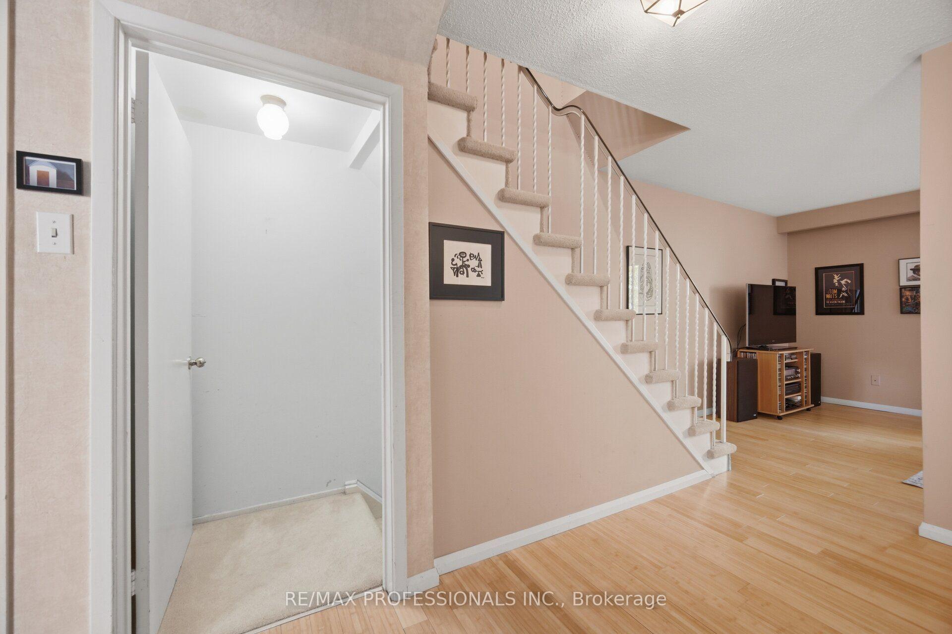Photo 36 of Unit 94, 65 Old Burnhamthorpe Road, Etobicoke, Markland Wood — HOMEH