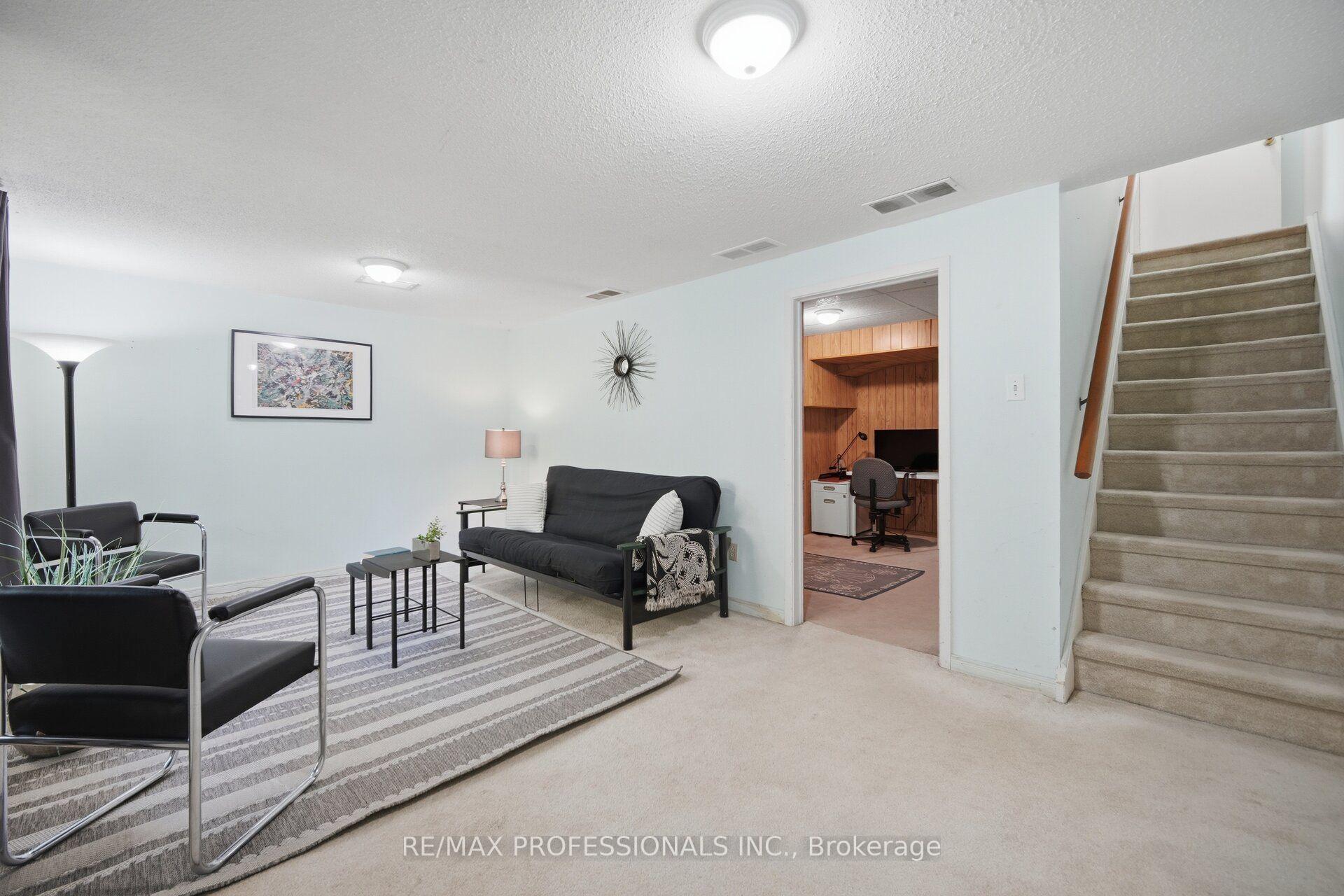 Photo 37 of Unit 94, 65 Old Burnhamthorpe Road, Etobicoke, Markland Wood — HOMEH