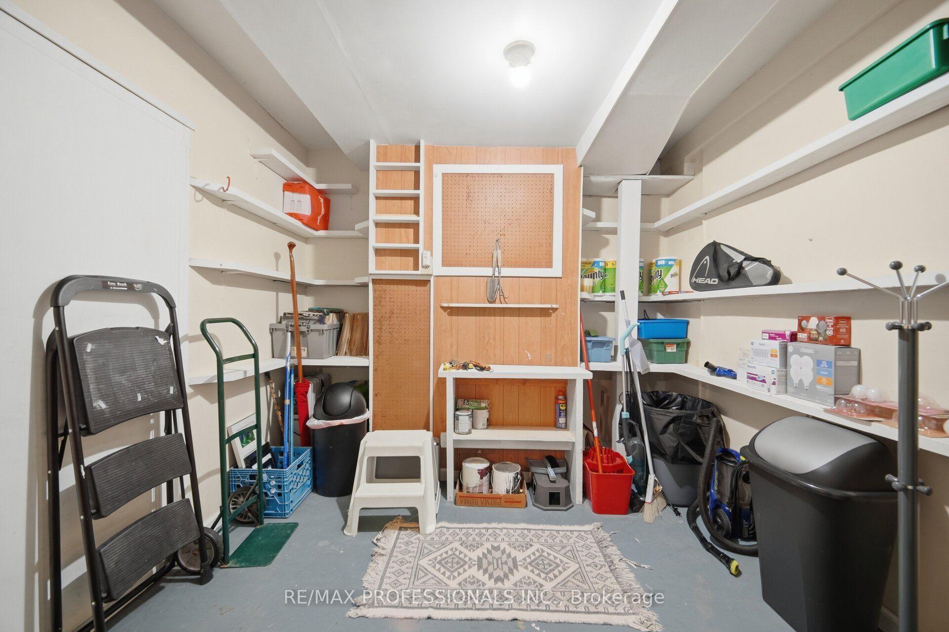Photo 41 of Unit 94, 65 Old Burnhamthorpe Road, Etobicoke, Markland Wood — HOMEH