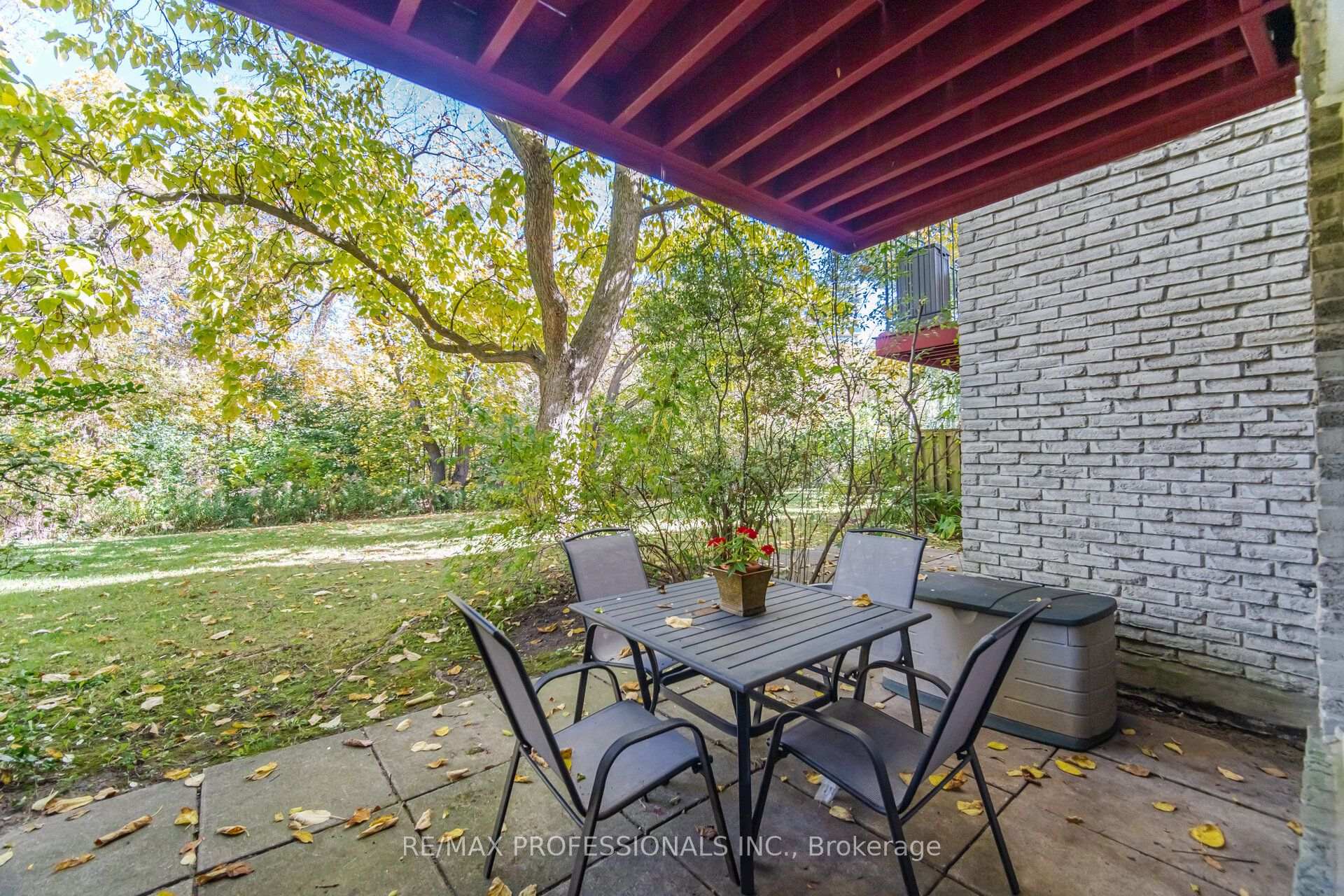 Photo 44 of Unit 94, 65 Old Burnhamthorpe Road, Etobicoke, Markland Wood — HOMEH