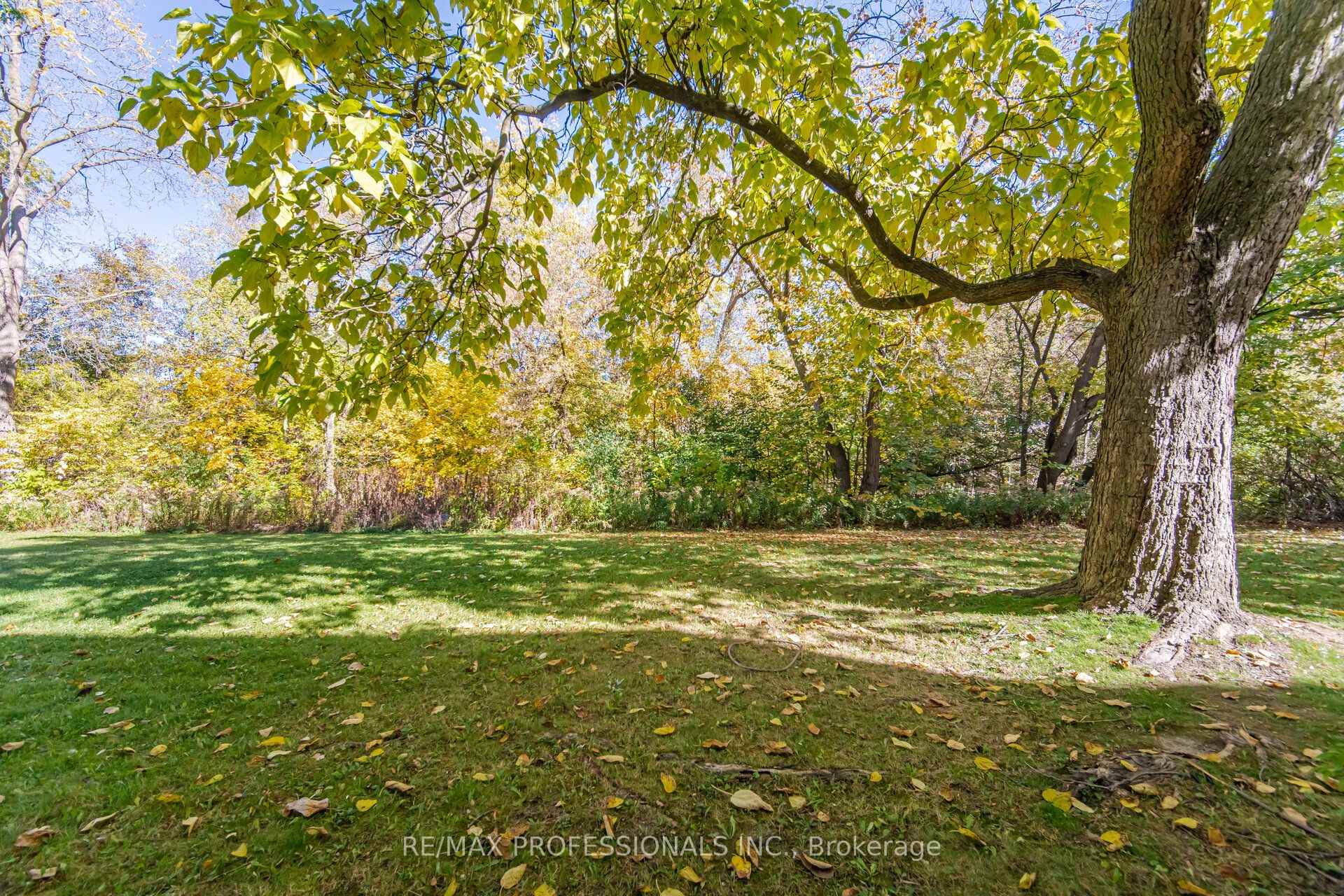 Photo 46 of Unit 94, 65 Old Burnhamthorpe Road, Etobicoke, Markland Wood — HOMEH