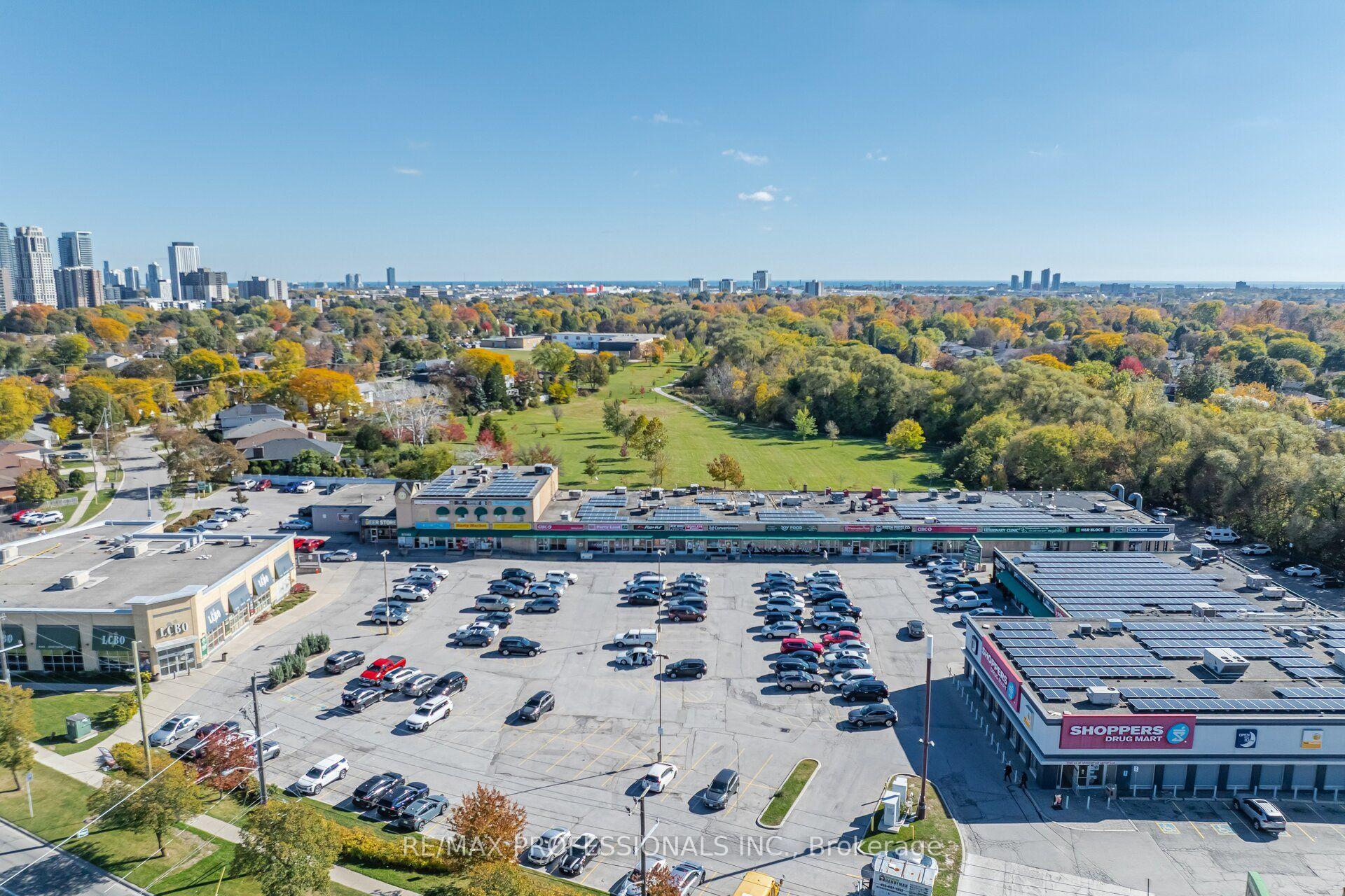 Photo 51 of Unit 94, 65 Old Burnhamthorpe Road, Etobicoke, Markland Wood — HOMEH