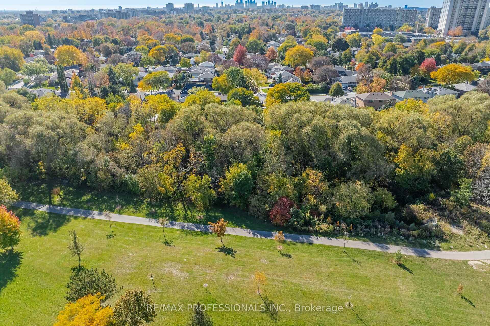 Photo 53 of Unit 94, 65 Old Burnhamthorpe Road, Etobicoke, Markland Wood — HOMEH