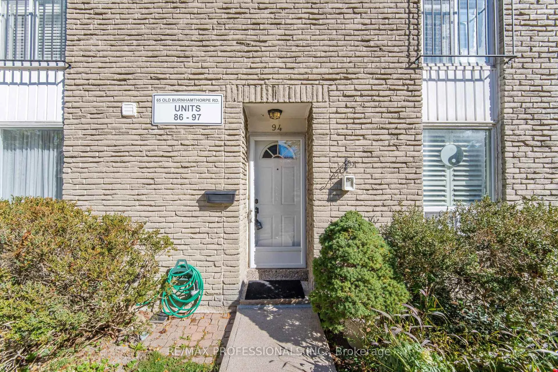 Photo 4 of Unit 94, 65 Old Burnhamthorpe Road, Etobicoke, Markland Wood — HOMEH