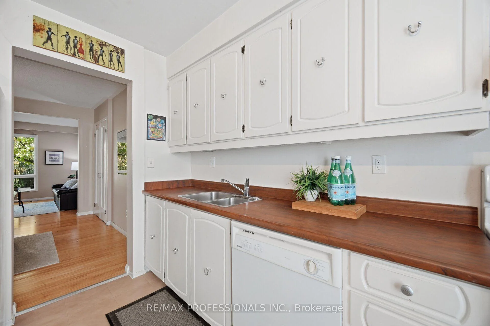 Photo 18 of Unit 94, 65 Old Burnhamthorpe Road, Etobicoke, Markland Wood — HOMEH
