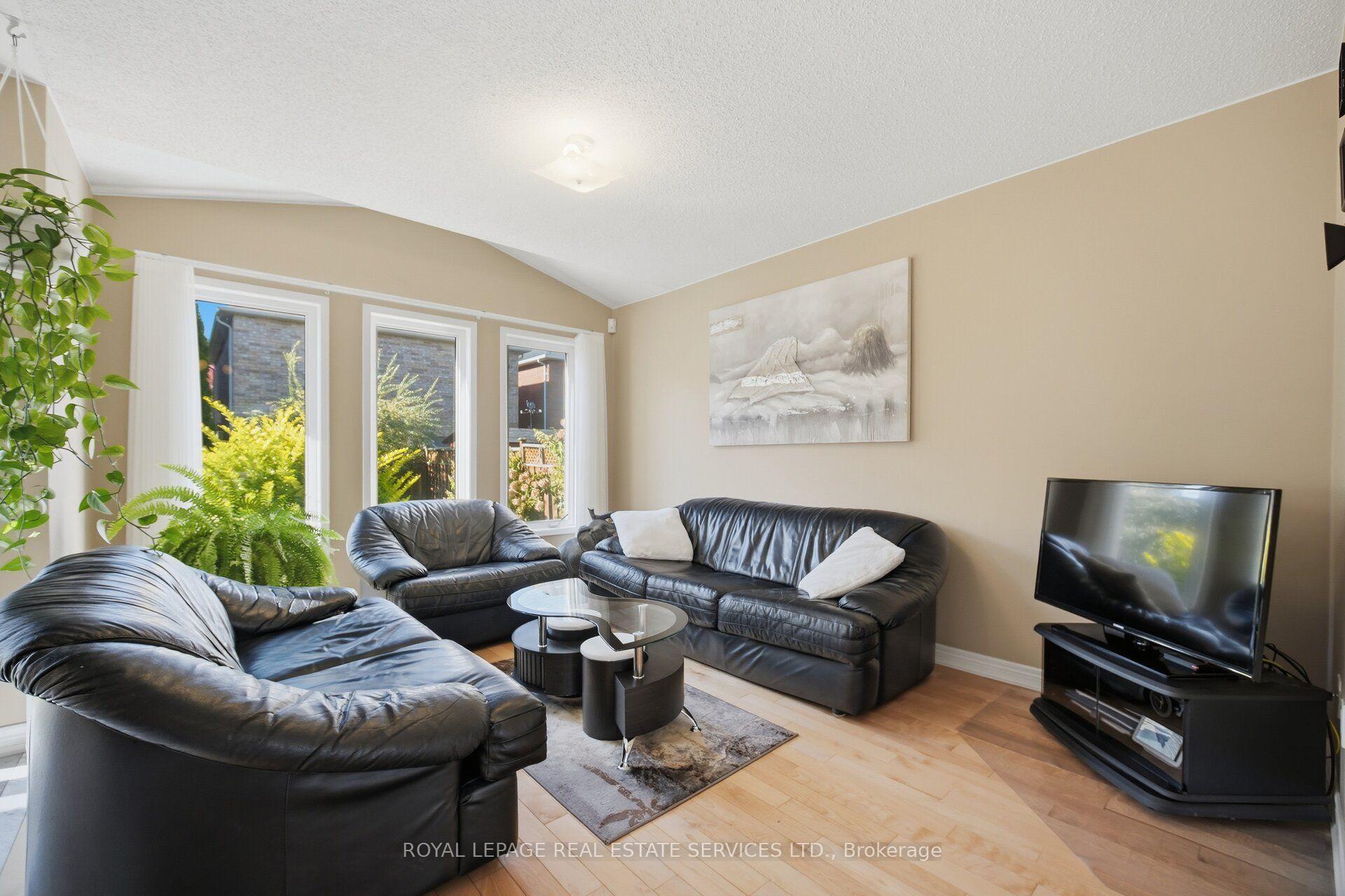 Photo 11 of 2194 Sutton Drive, Burlington, Orchard — HOMEH