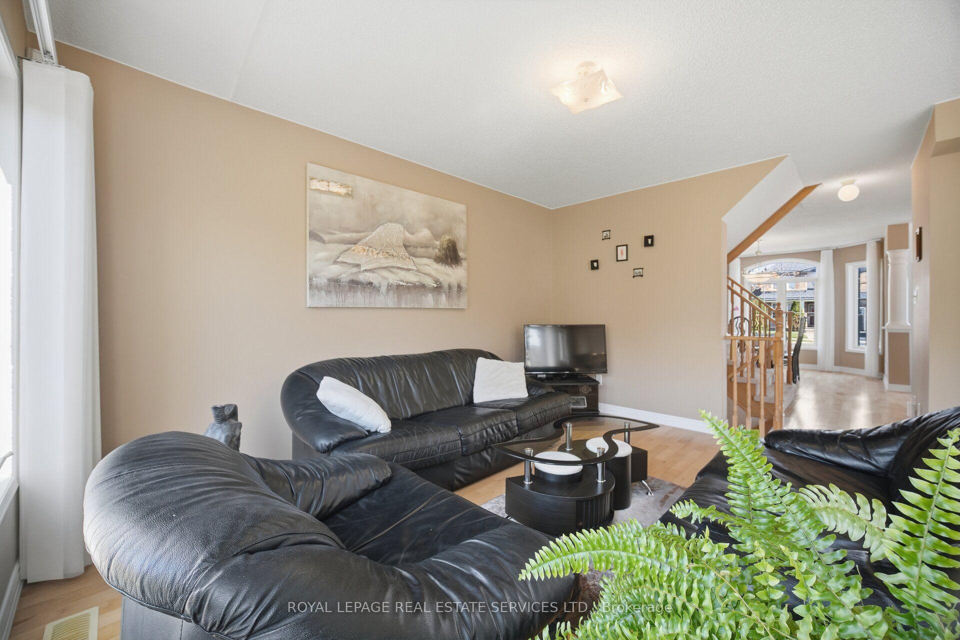 Photo 12 of 2194 Sutton Drive, Burlington, Orchard — HOMEH