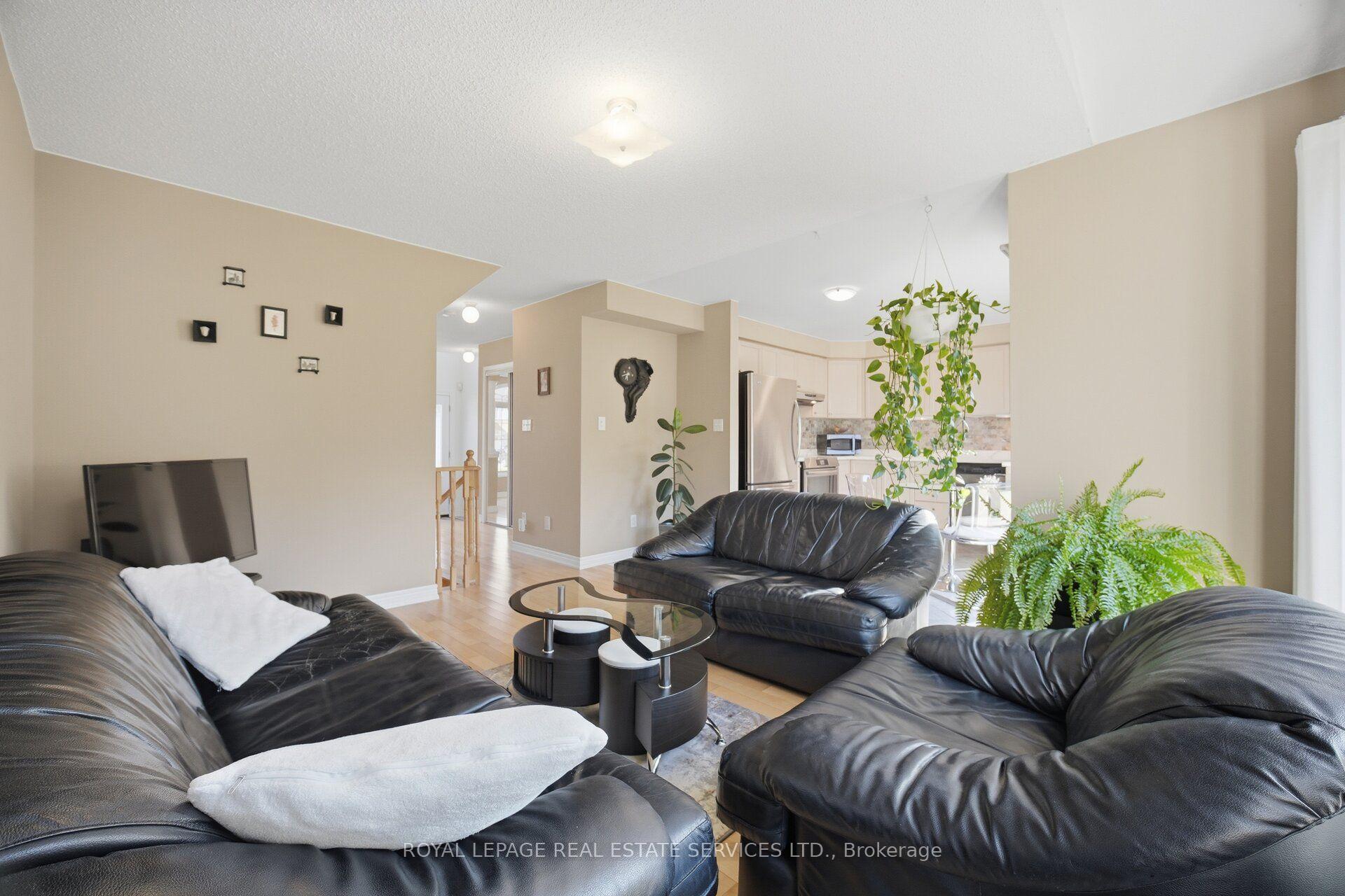Photo 13 of 2194 Sutton Drive, Burlington, Orchard — HOMEH