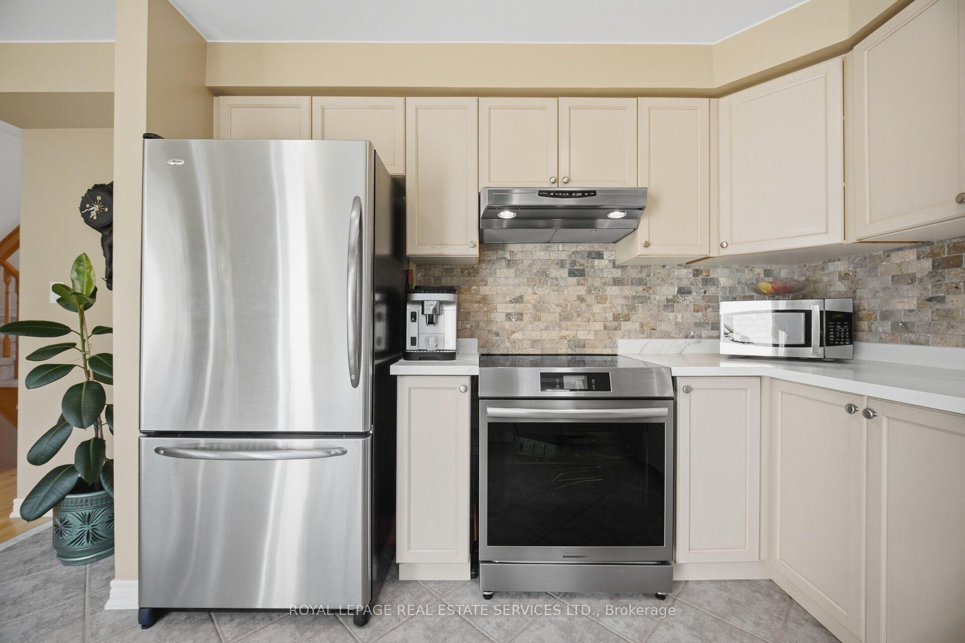 Photo 18 of 2194 Sutton Drive, Burlington, Orchard — HOMEH