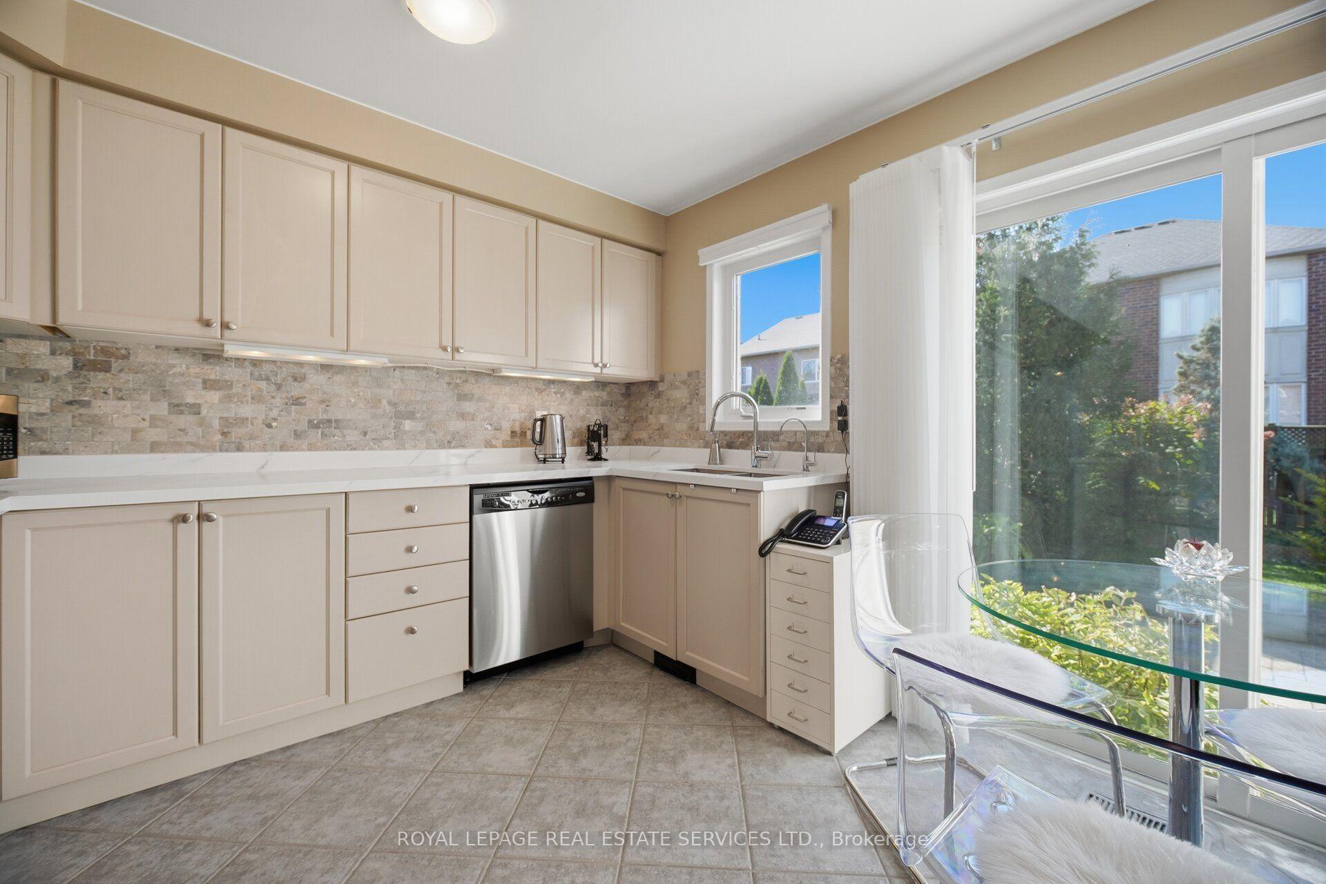 Photo 19 of 2194 Sutton Drive, Burlington, Orchard — HOMEH