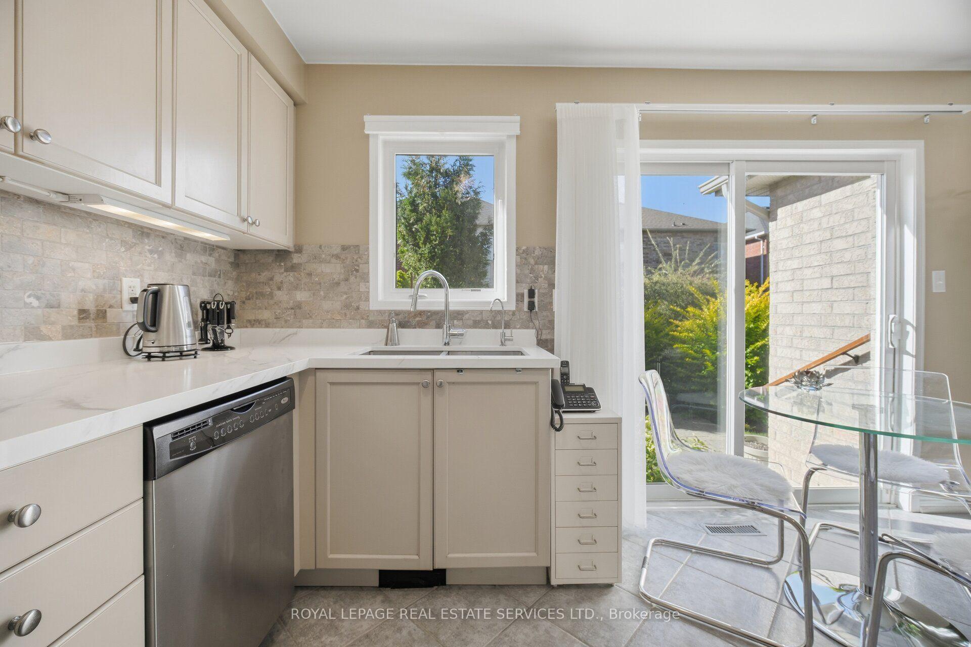 Photo 20 of 2194 Sutton Drive, Burlington, Orchard — HOMEH