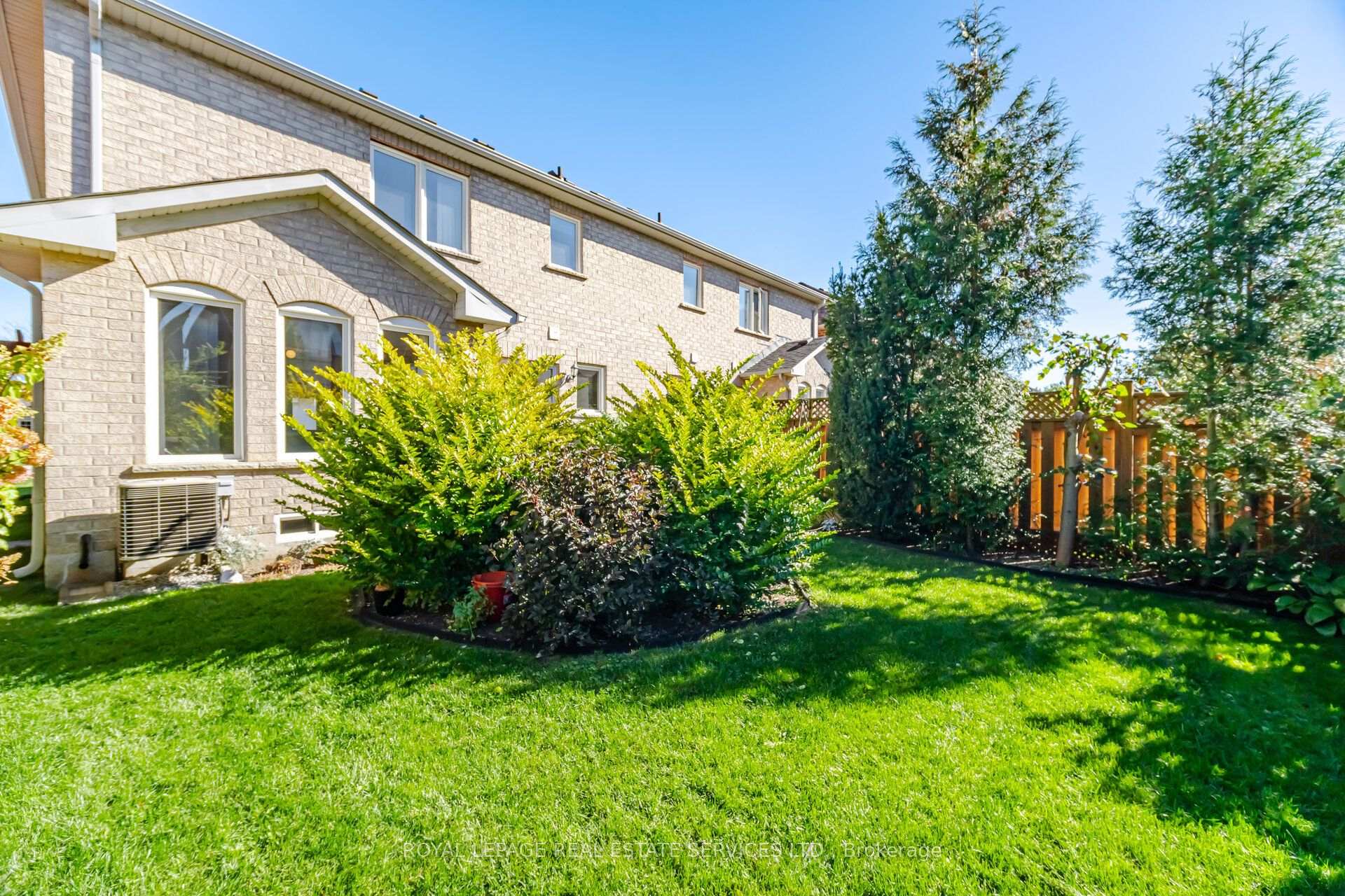 Photo 37 of 2194 Sutton Drive, Burlington, Orchard — HOMEH