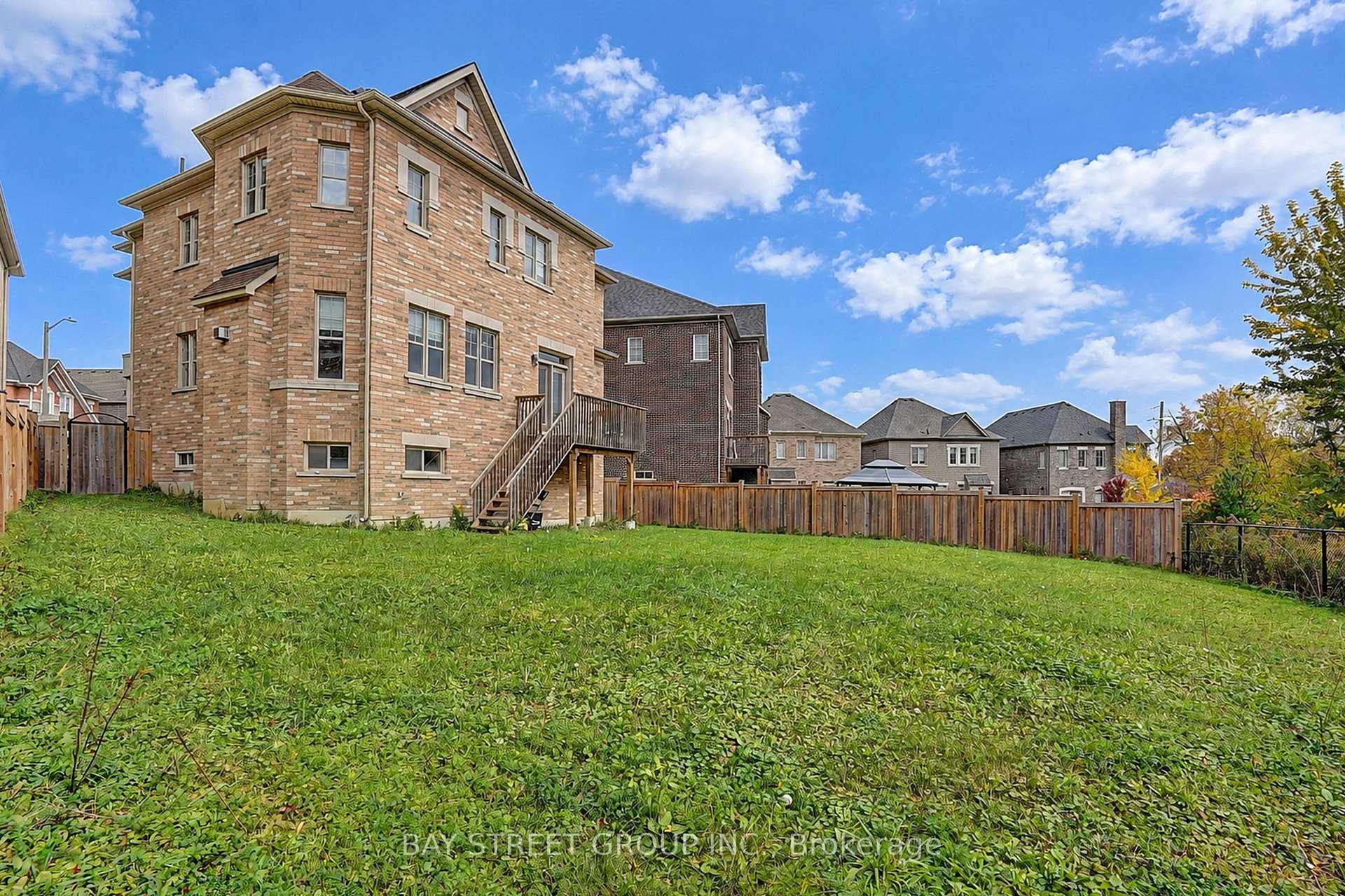 Photo 8 of 11 Leary Crescent, Richmond Hill, Westbrook — HOMEH