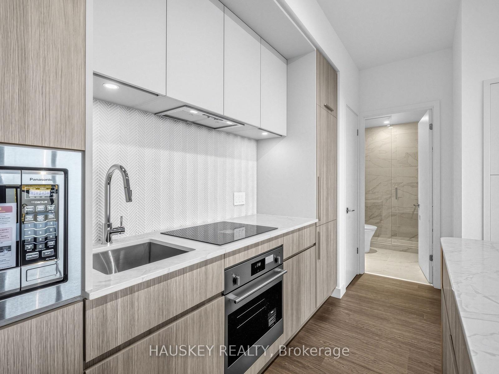Photo 8 of Unit 603, 180 Alberta Avenue, Toronto, Oakwood Village — HOMEH