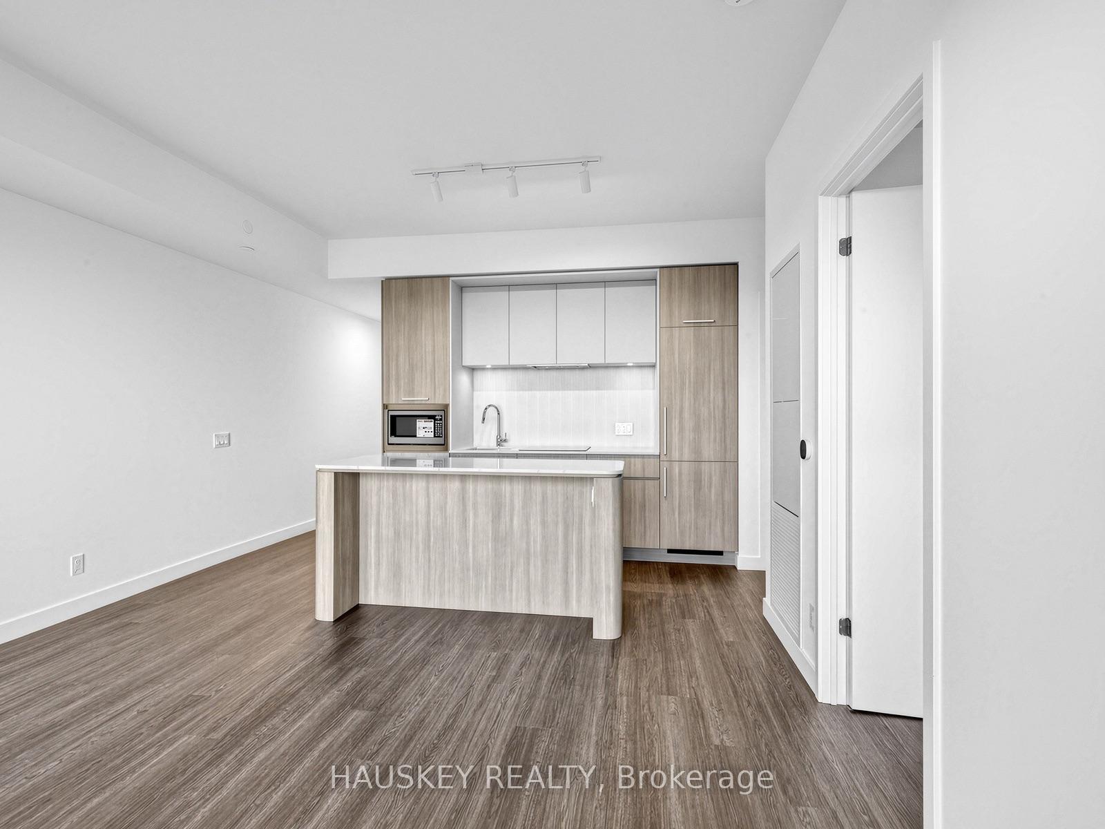 Photo 12 of Unit 603, 180 Alberta Avenue, Toronto, Oakwood Village — HOMEH