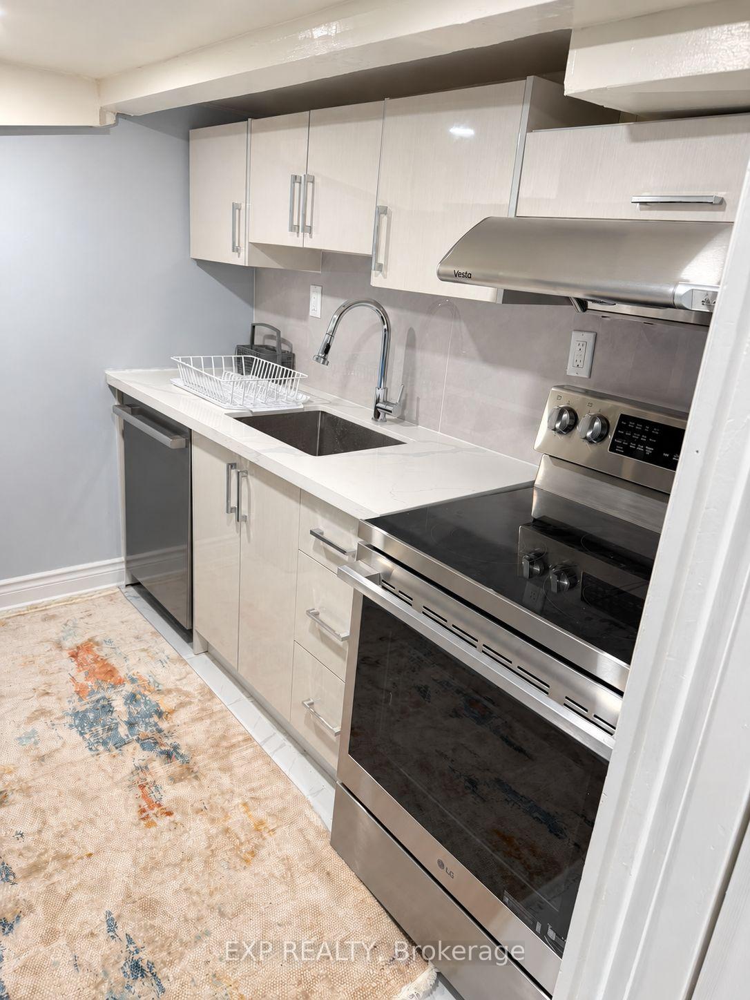 Photo 2 of 411 Coxwell Avenue, Toronto, Woodbine Corridor — HOMEH