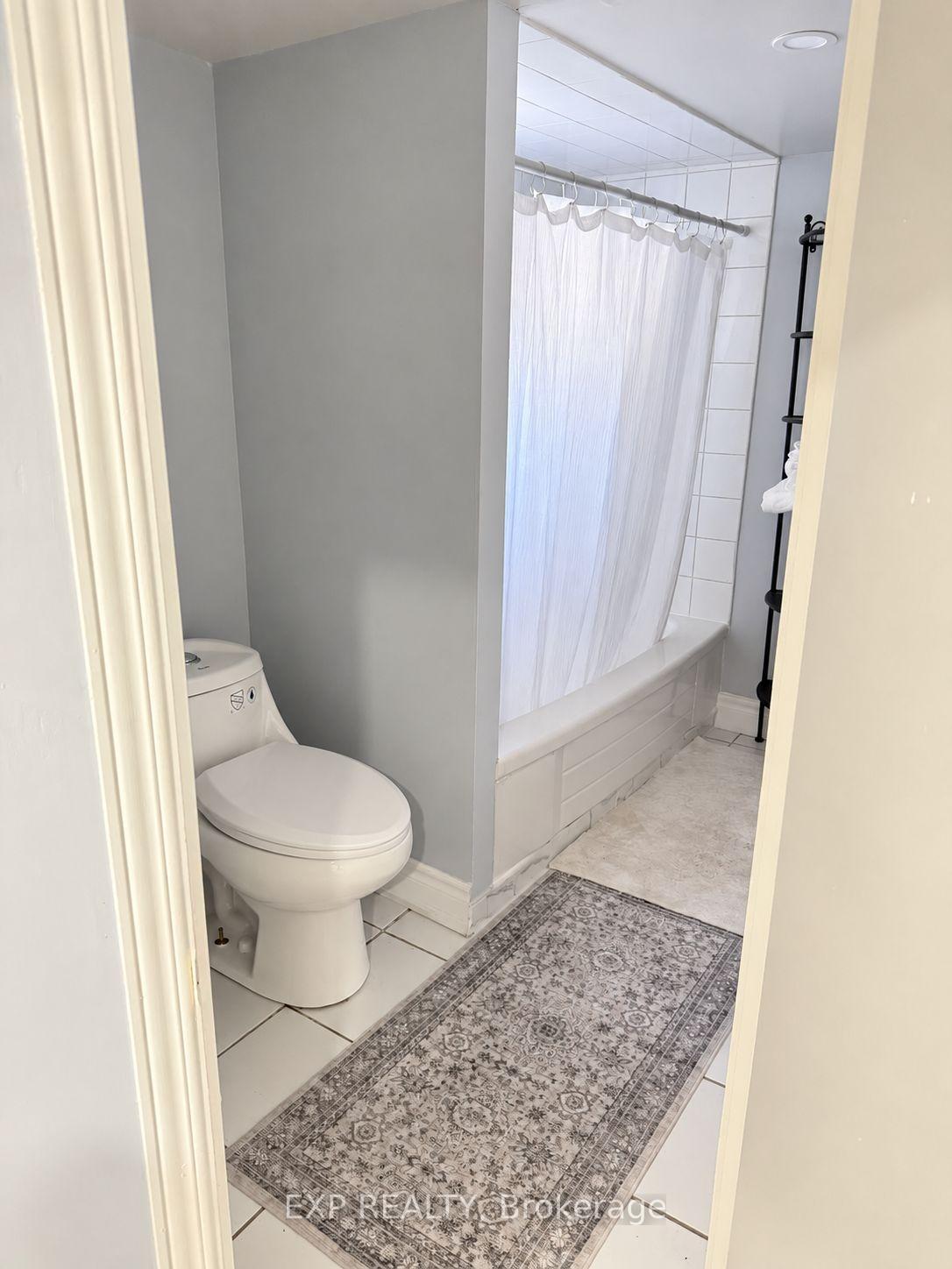 Photo 5 of 411 Coxwell Avenue, Toronto, Woodbine Corridor — HOMEH