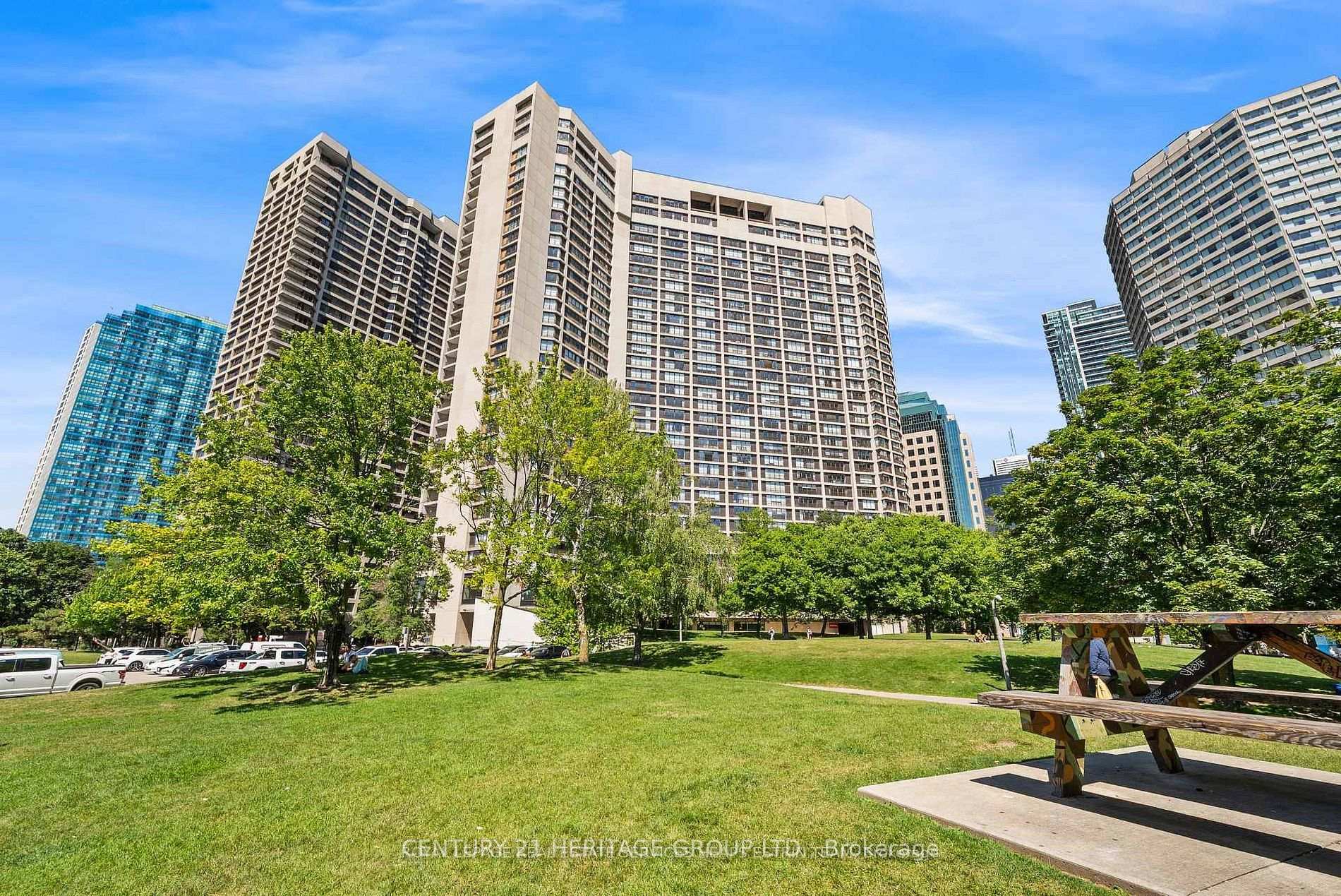 Photo 2 of Unit 1822, 33 Harbour Square, Toronto, Waterfront Communities — HOMEH