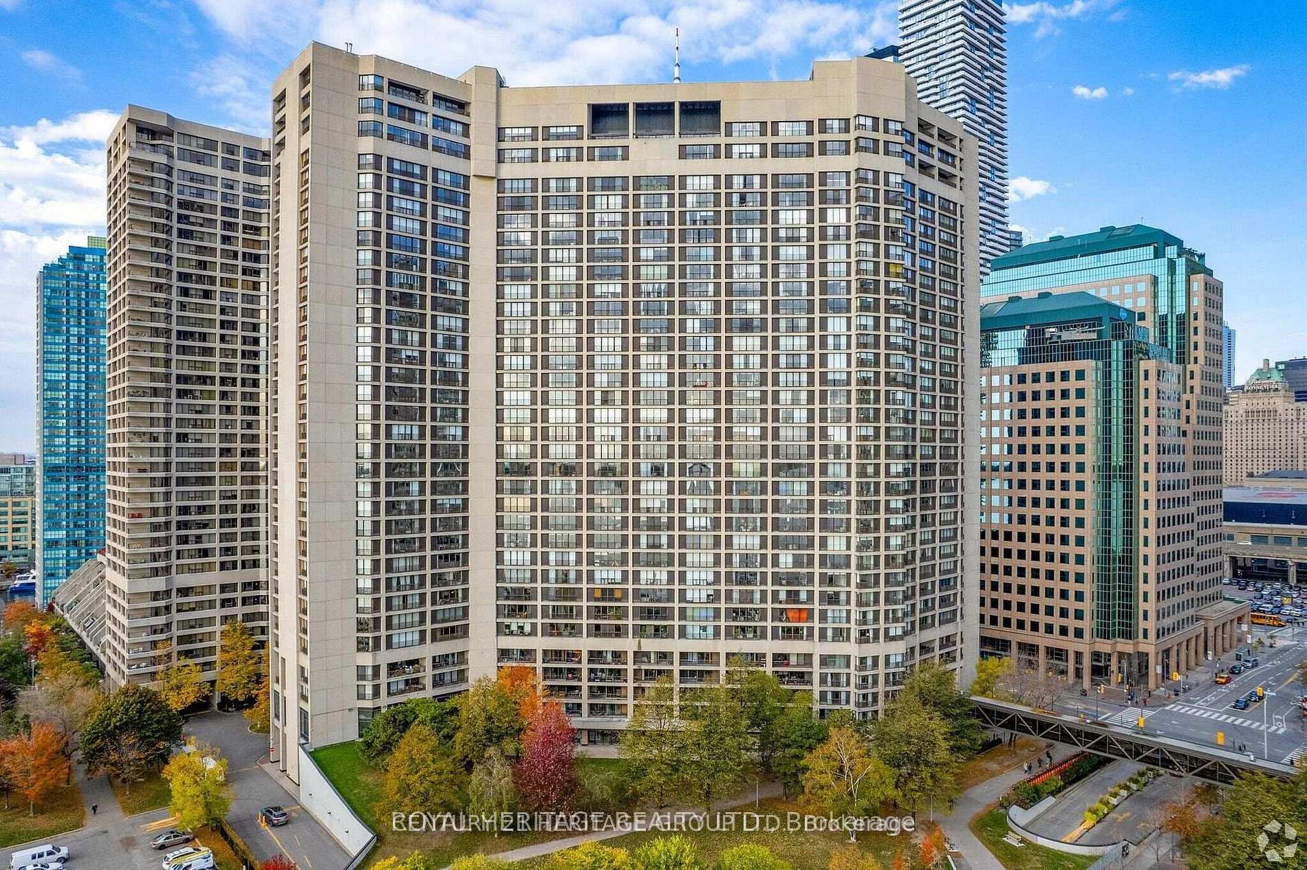 Photo 3 of Unit 1822, 33 Harbour Square, Toronto, Waterfront Communities — HOMEH