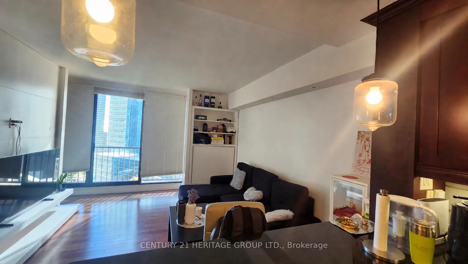 Photo 12 of Unit 1822, 33 Harbour Square, Toronto, Waterfront Communities — HOMEH