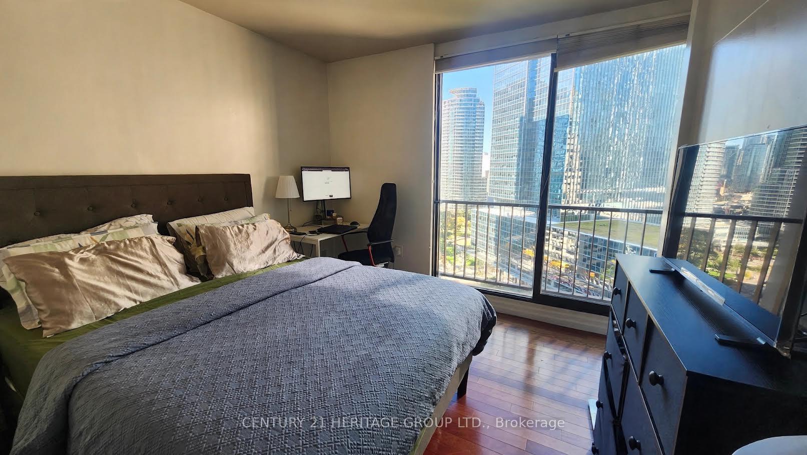 Photo 16 of Unit 1822, 33 Harbour Square, Toronto, Waterfront Communities — HOMEH