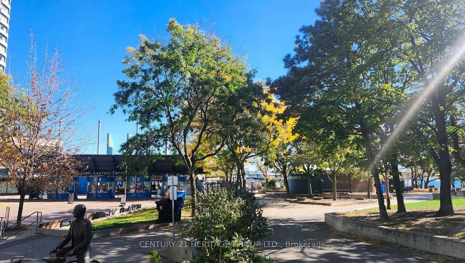 Photo 19 of Unit 1822, 33 Harbour Square, Toronto, Waterfront Communities — HOMEH