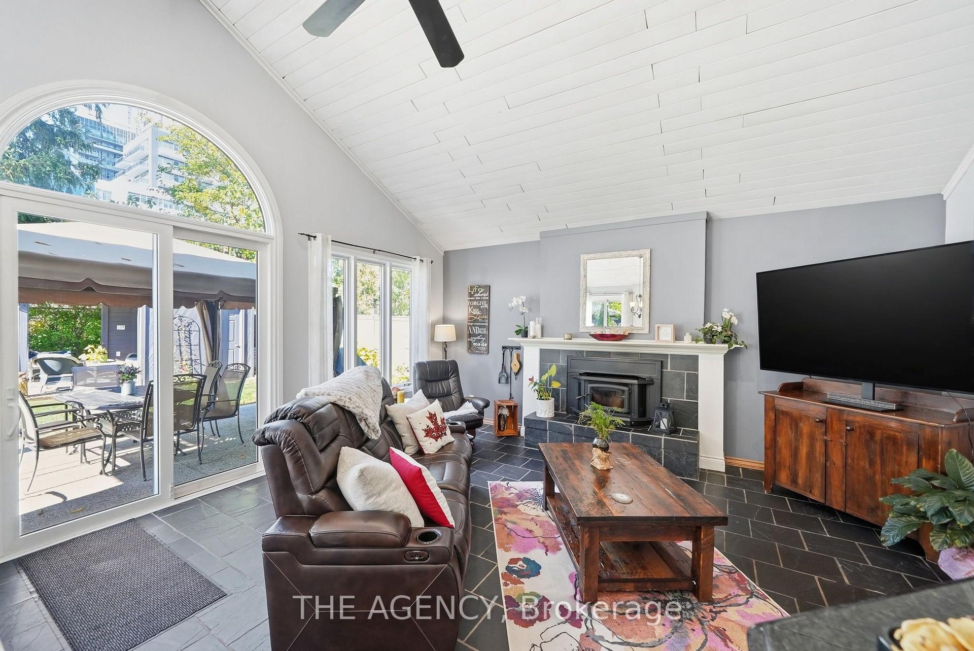 Photo 9 of 2101 Edinburgh Drive, Burlington, Brant — HOMEH
