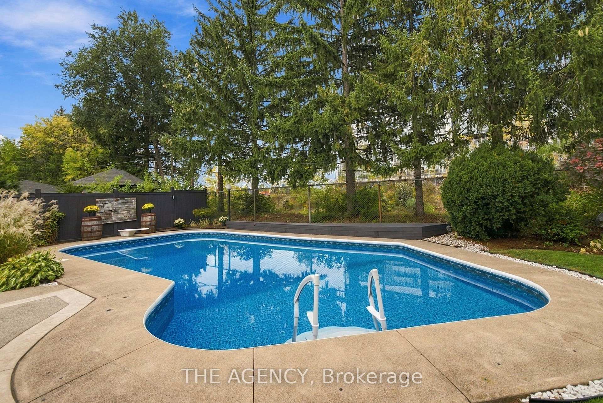 Photo 32 of 2101 Edinburgh Drive, Burlington, Brant — HOMEH