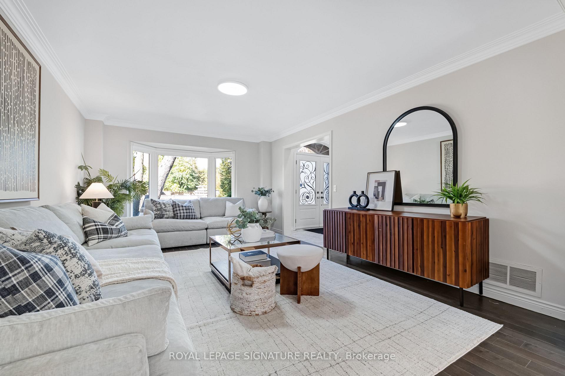 Photo 2 of 5 Patrick Boulevard, North York, Pleasant View — HOMEH