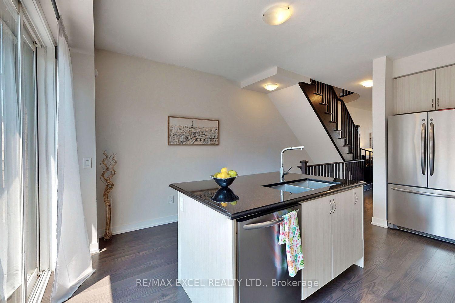 Photo 18 of 46 Troon Avenue, Vaughan, Rural Vaughan — HOMEH