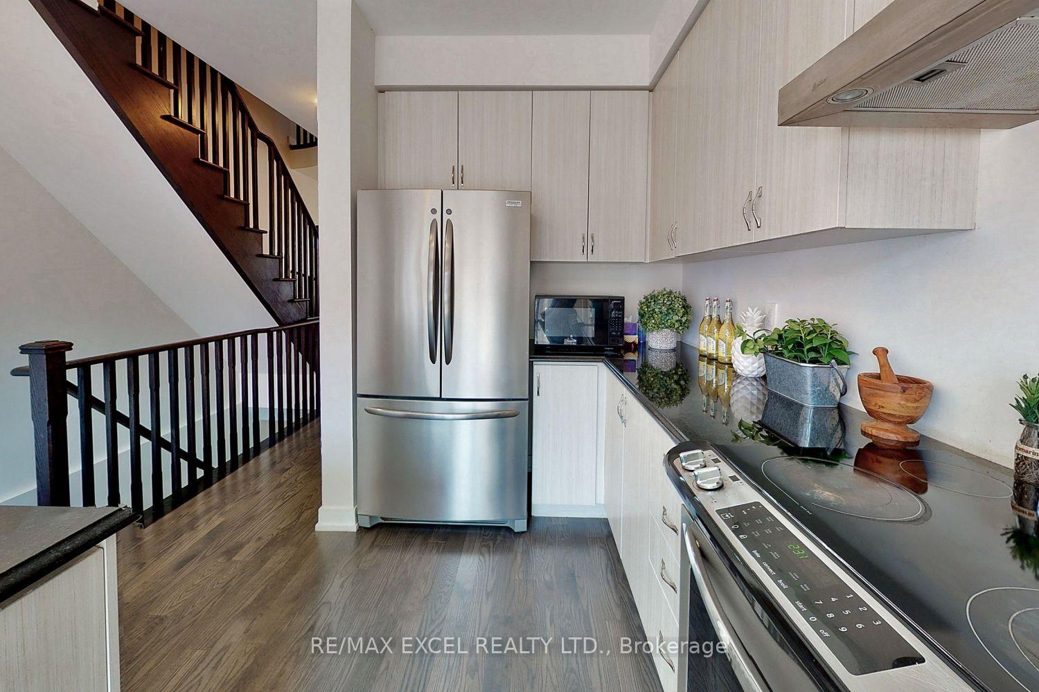 Photo 19 of 46 Troon Avenue, Vaughan, Rural Vaughan — HOMEH