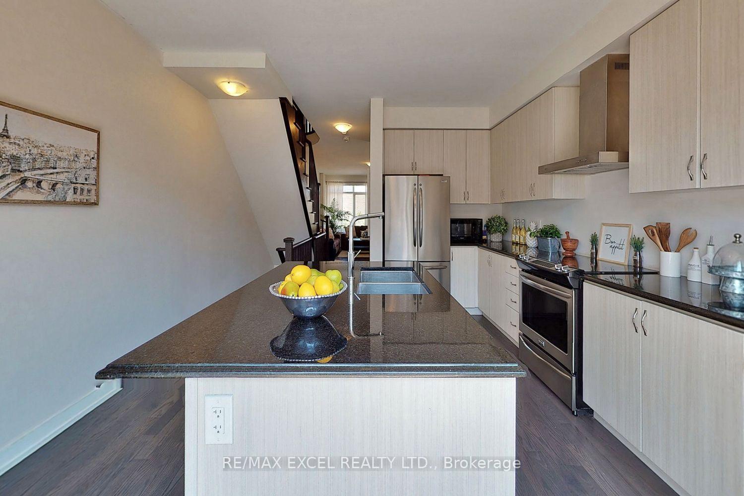 Photo 21 of 46 Troon Avenue, Vaughan, Rural Vaughan — HOMEH