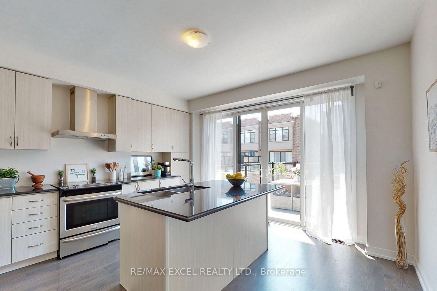 Photo 24 of 46 Troon Avenue, Vaughan, Rural Vaughan — HOMEH