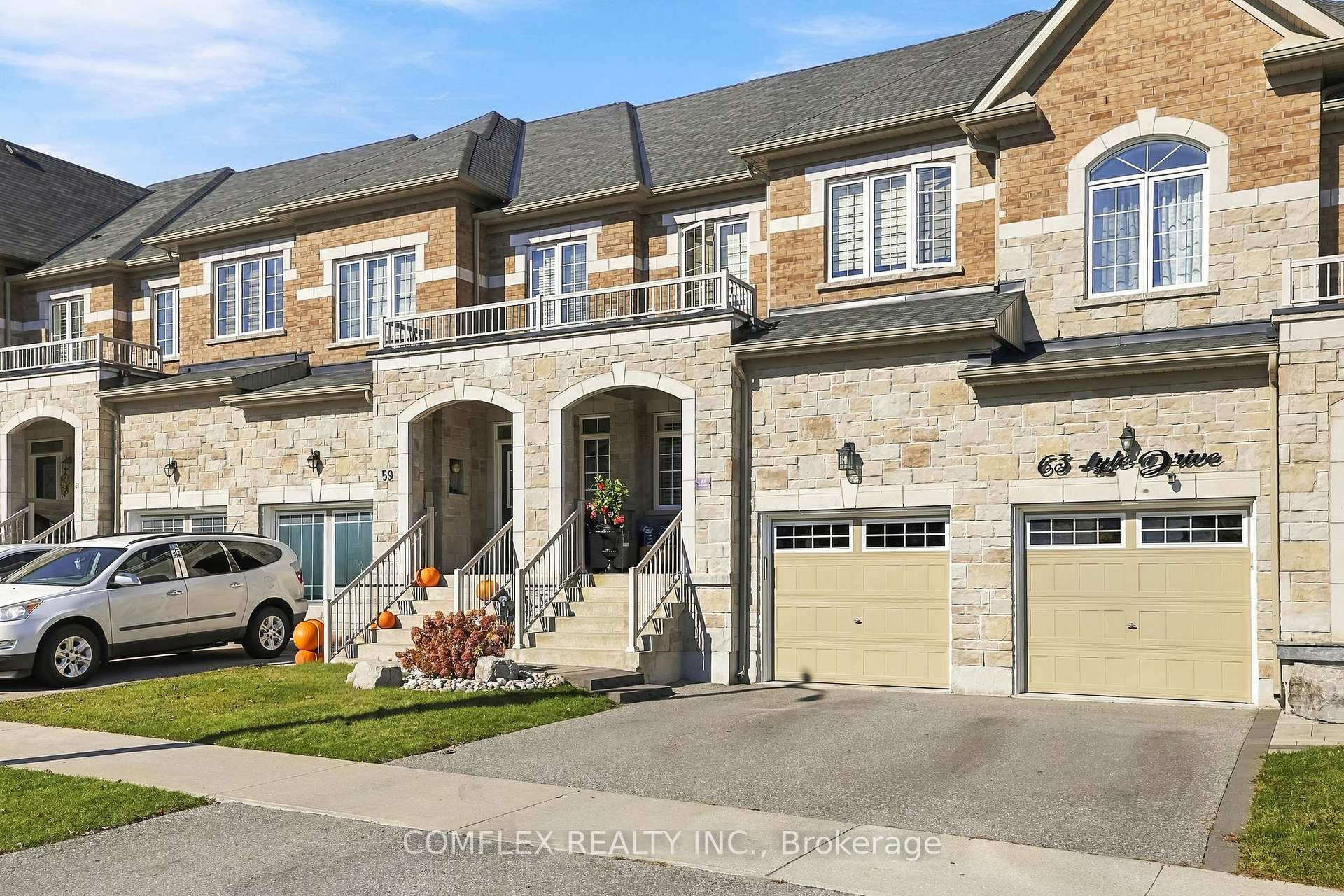 Photo 2 of 61 Lyle Drive, Clarington, Bowmanville — HOMEH
