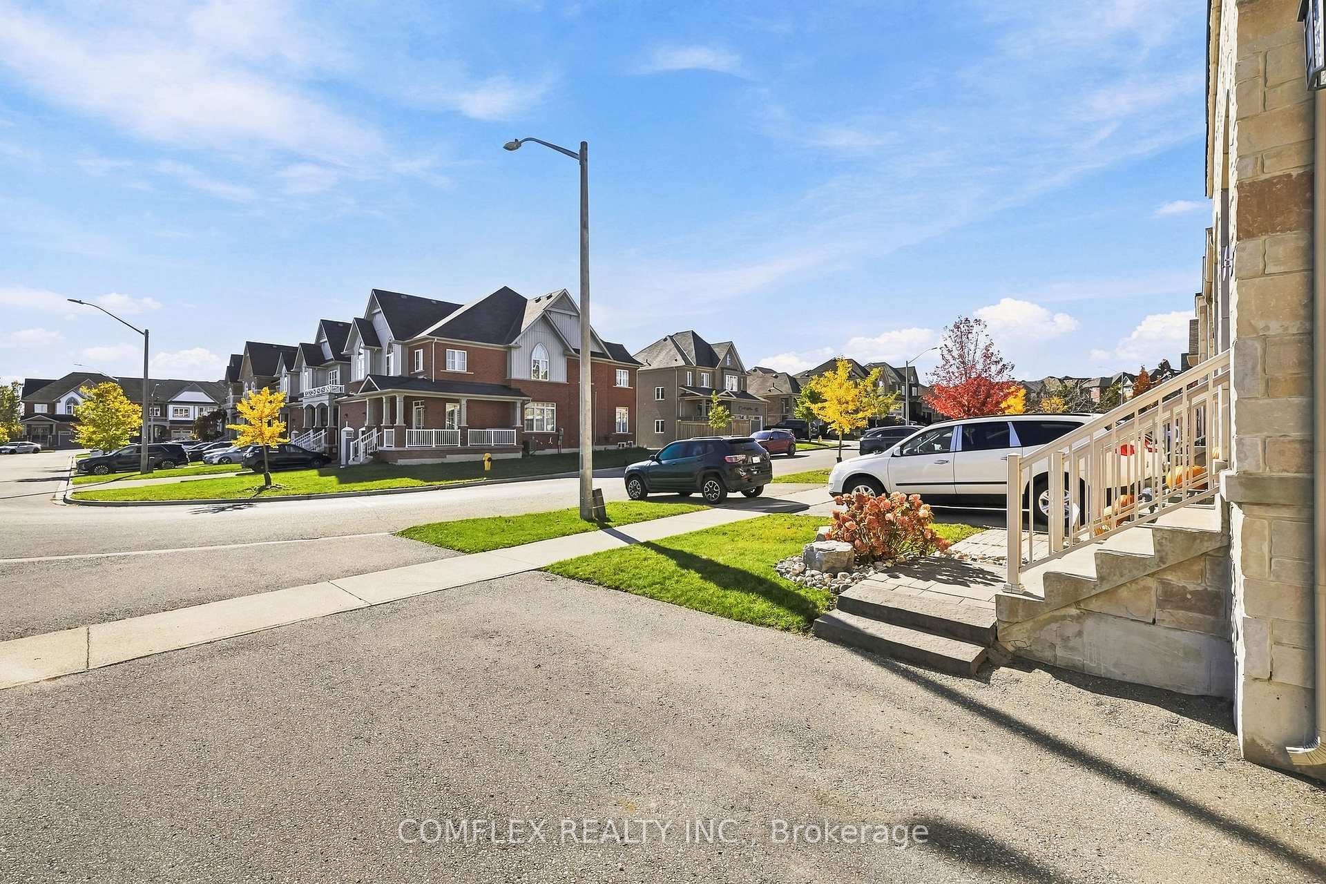 Photo 3 of 61 Lyle Drive, Clarington, Bowmanville — HOMEH