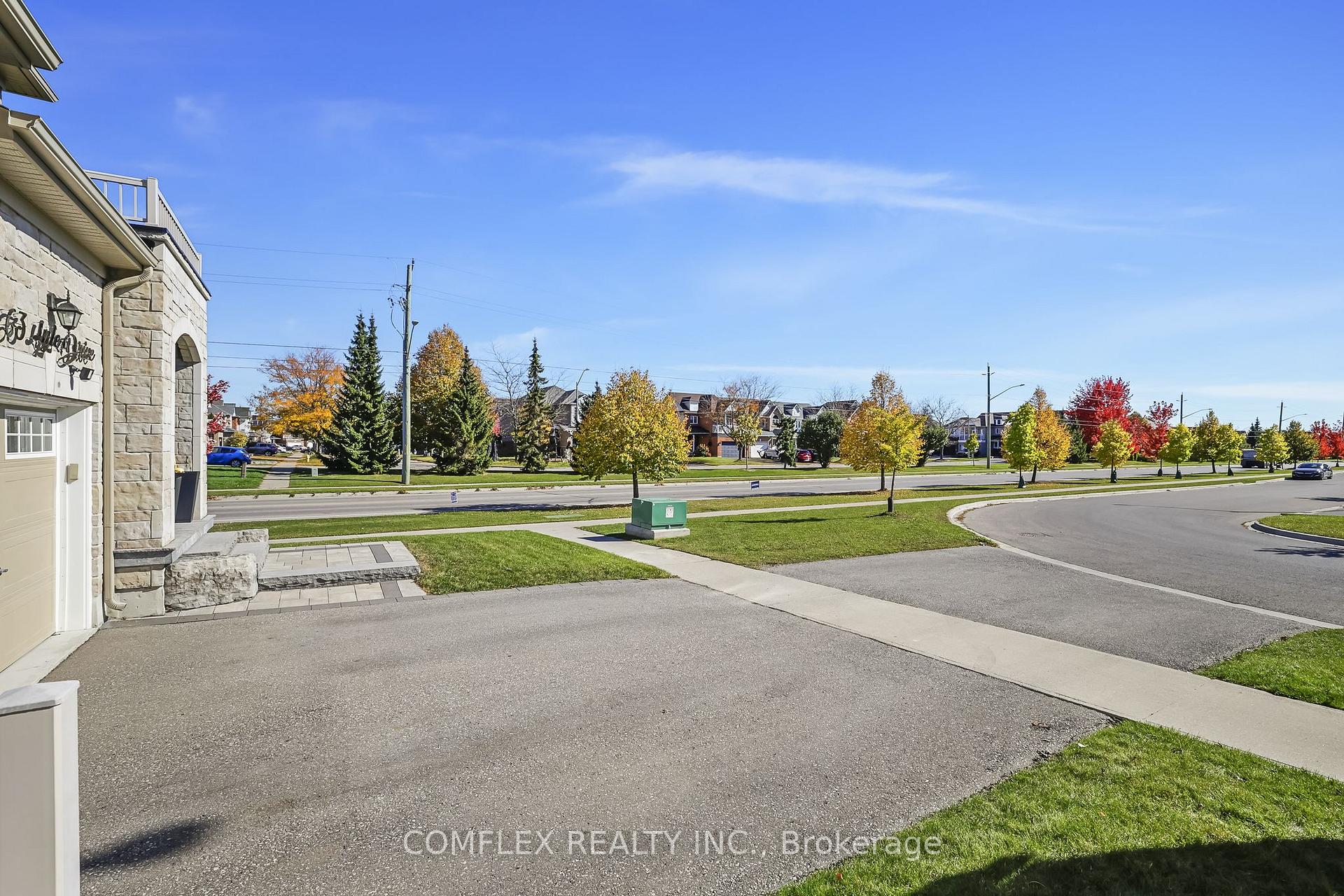 Photo 4 of 61 Lyle Drive, Clarington, Bowmanville — HOMEH