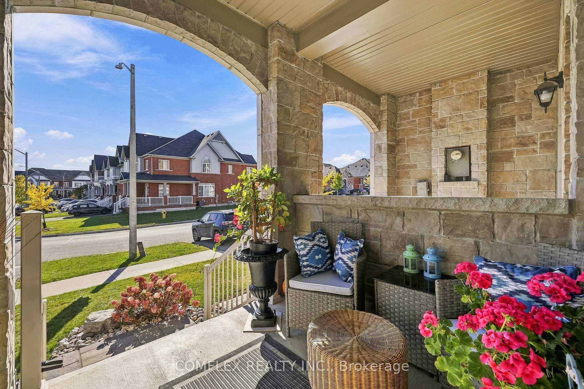 Photo 6 of 61 Lyle Drive, Clarington, Bowmanville — HOMEH