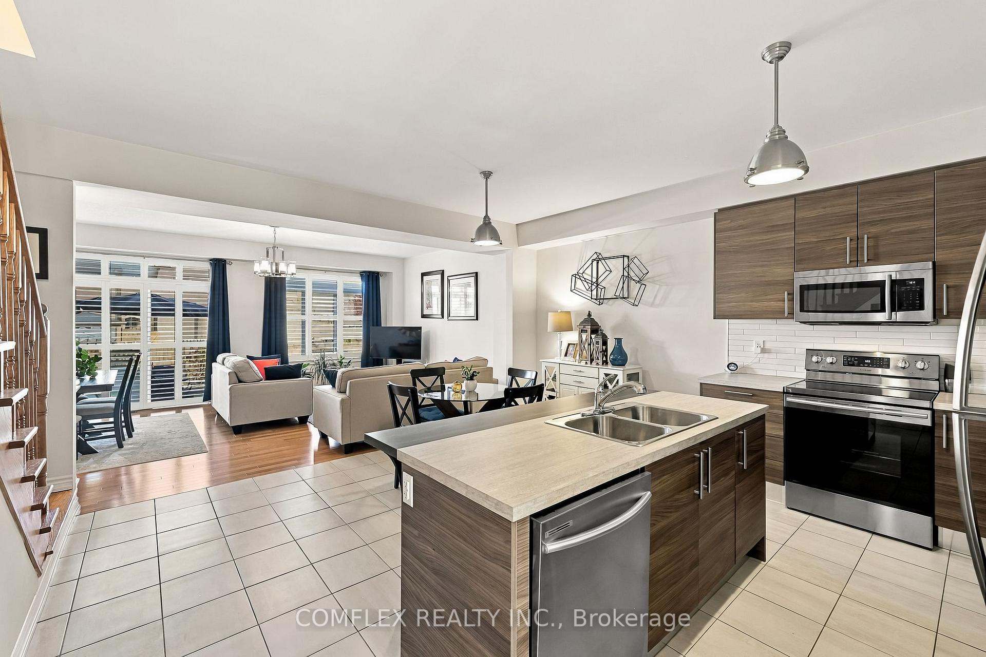 Photo 10 of 61 Lyle Drive, Clarington, Bowmanville — HOMEH